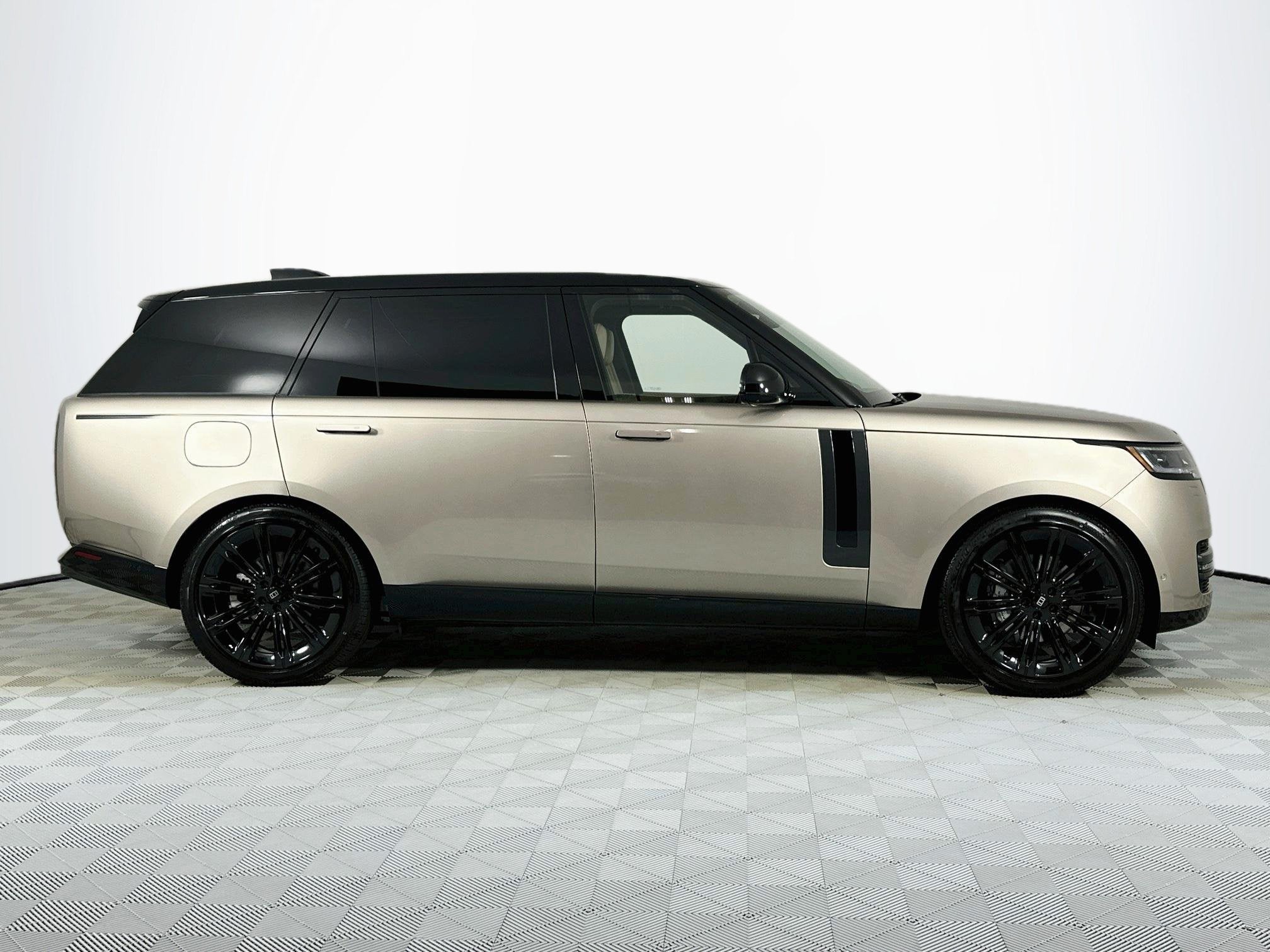 2027 Land Rover Range Rover SE LWB