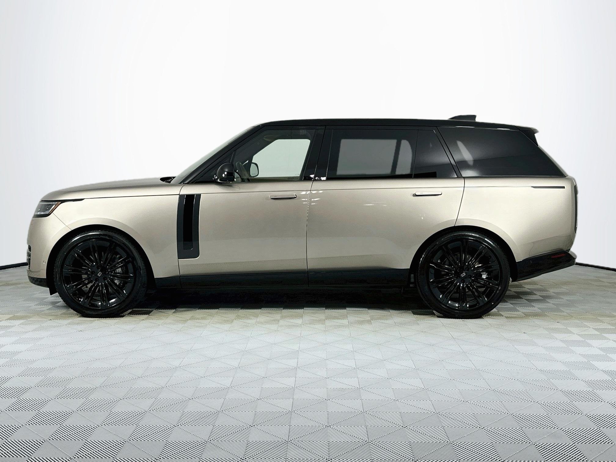 2027 Land Rover Range Rover SE LWB