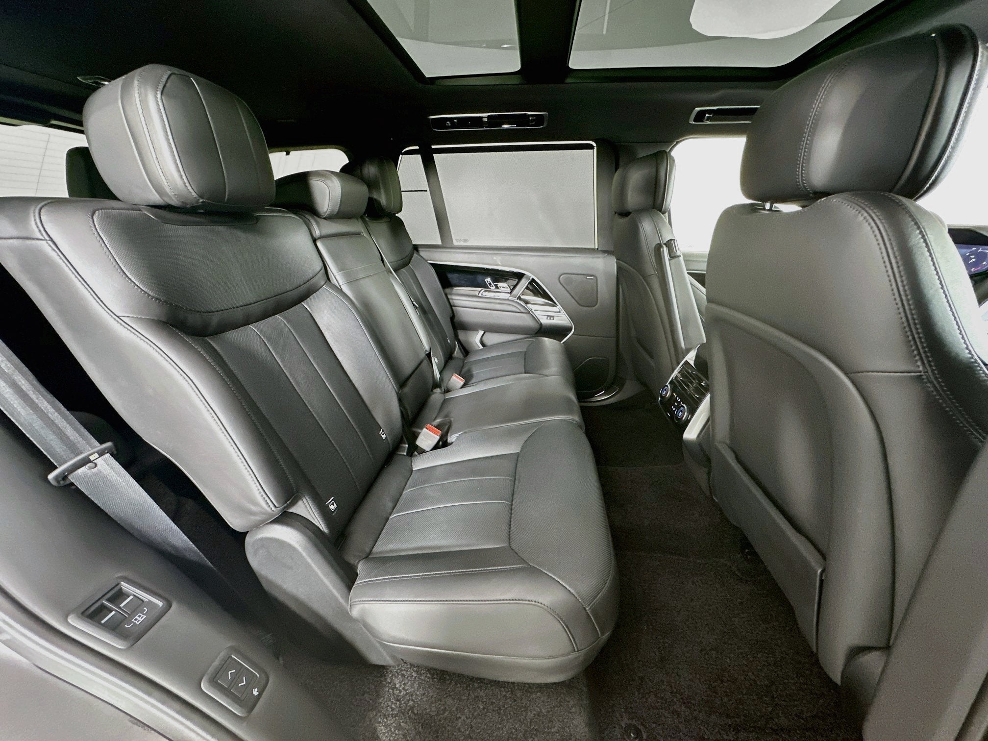 2023 Land Rover Range Rover SE LWB