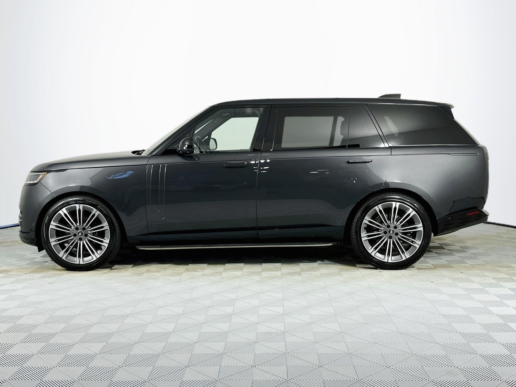 2023 Land Rover Range Rover SE LWB