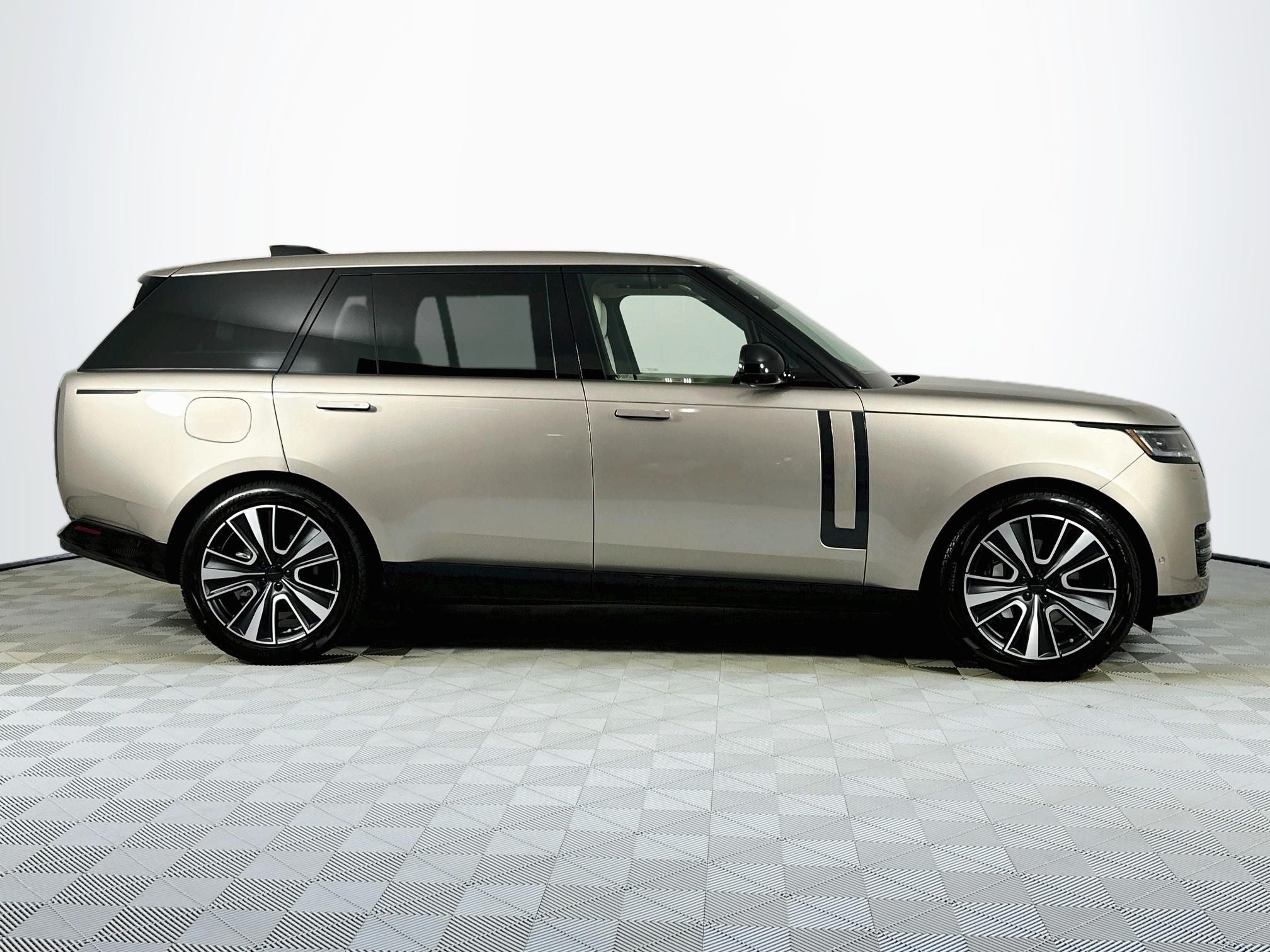 2026 Land Rover Range Rover SE LWB