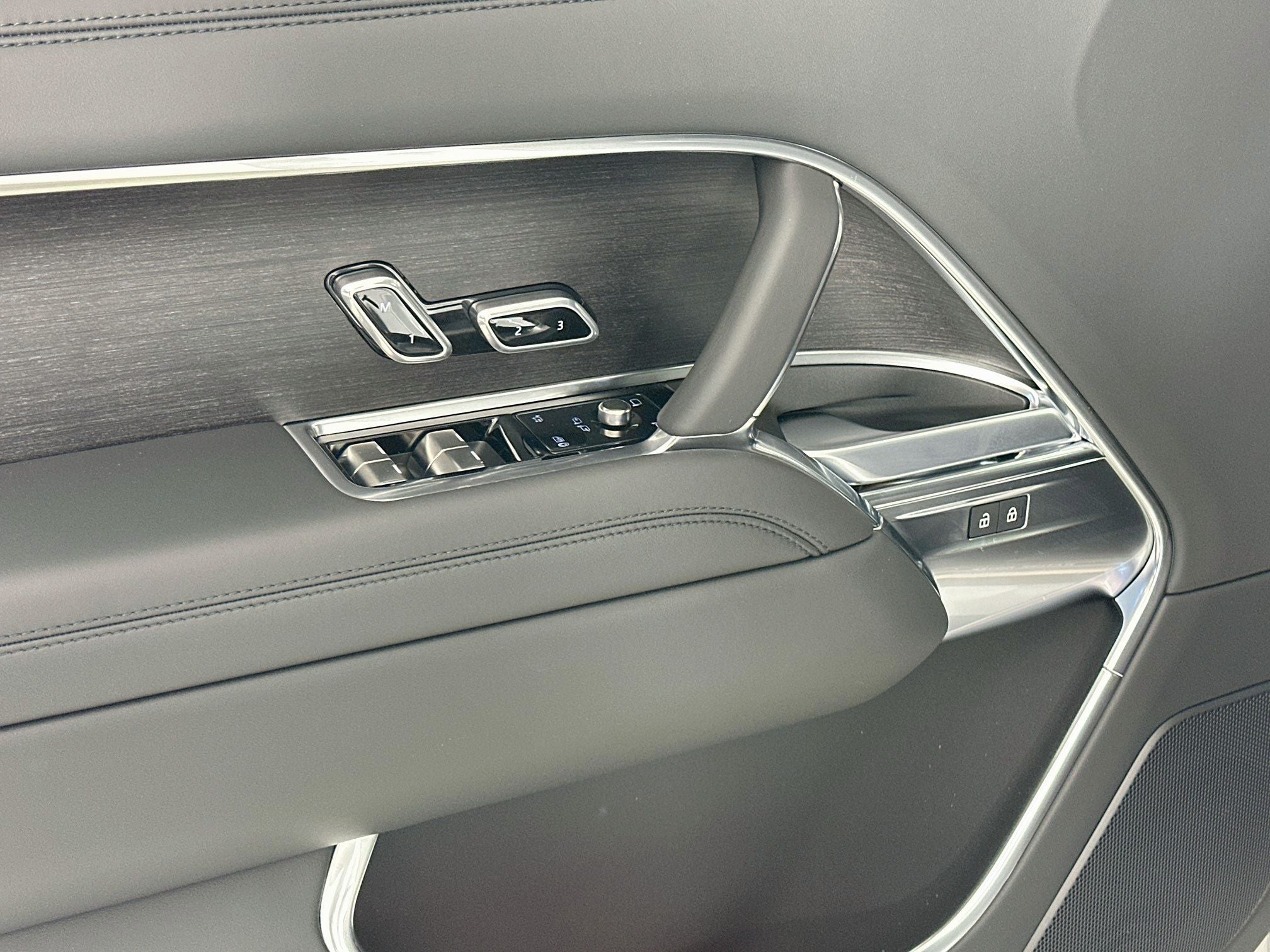2026 Land Rover Range Rover SE LWB