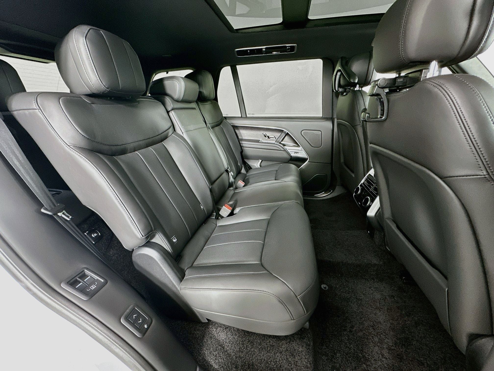 2026 Land Rover Range Rover SE LWB