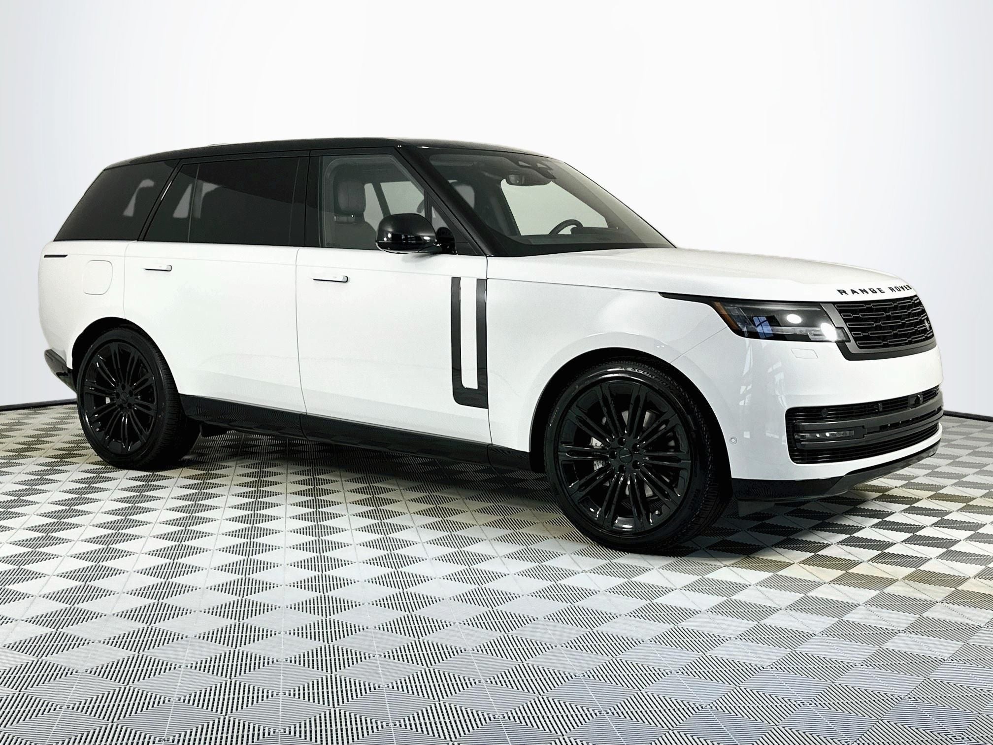 2026 Land Rover Range Rover SE LWB