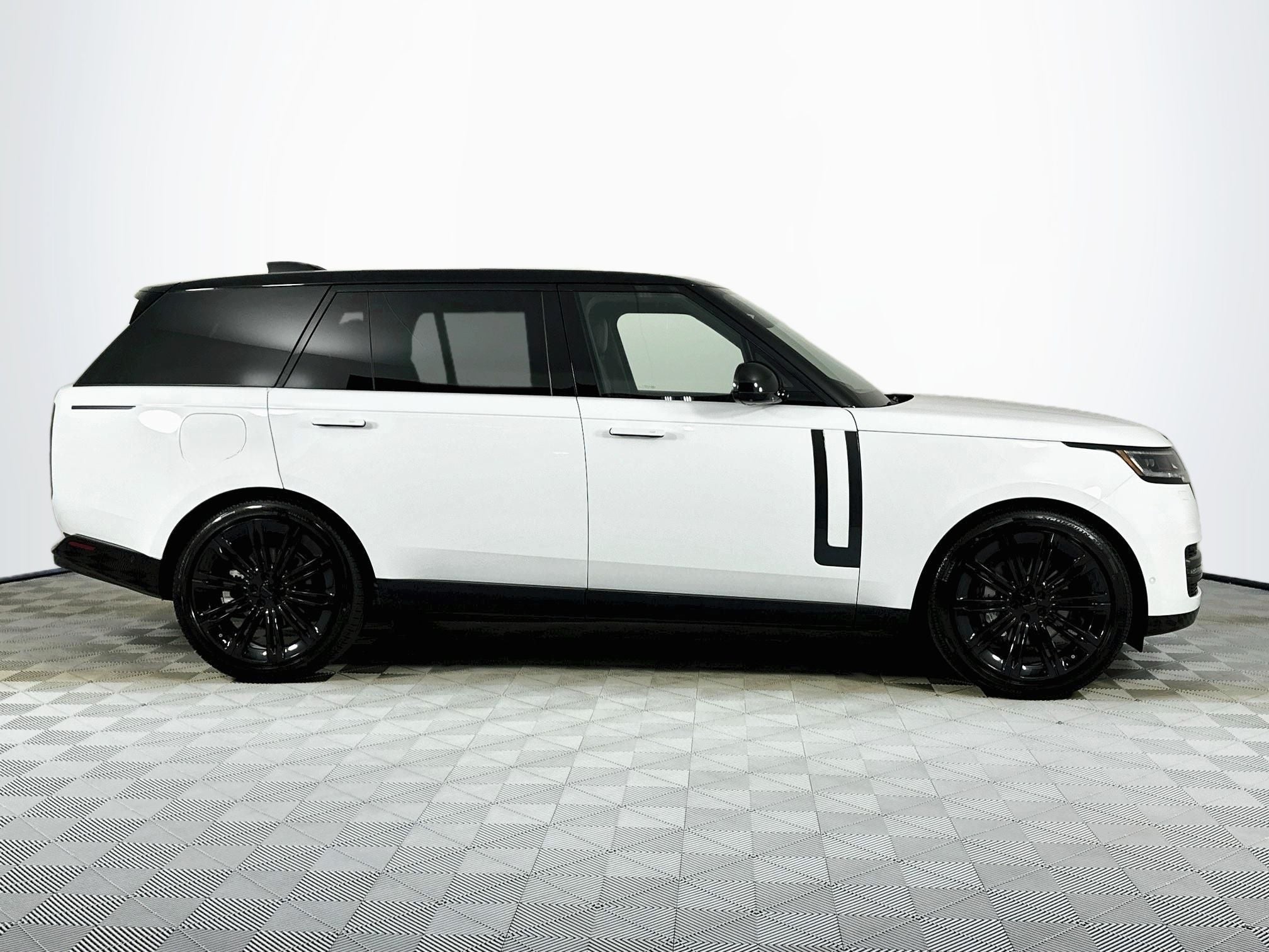 2026 Land Rover Range Rover SE LWB