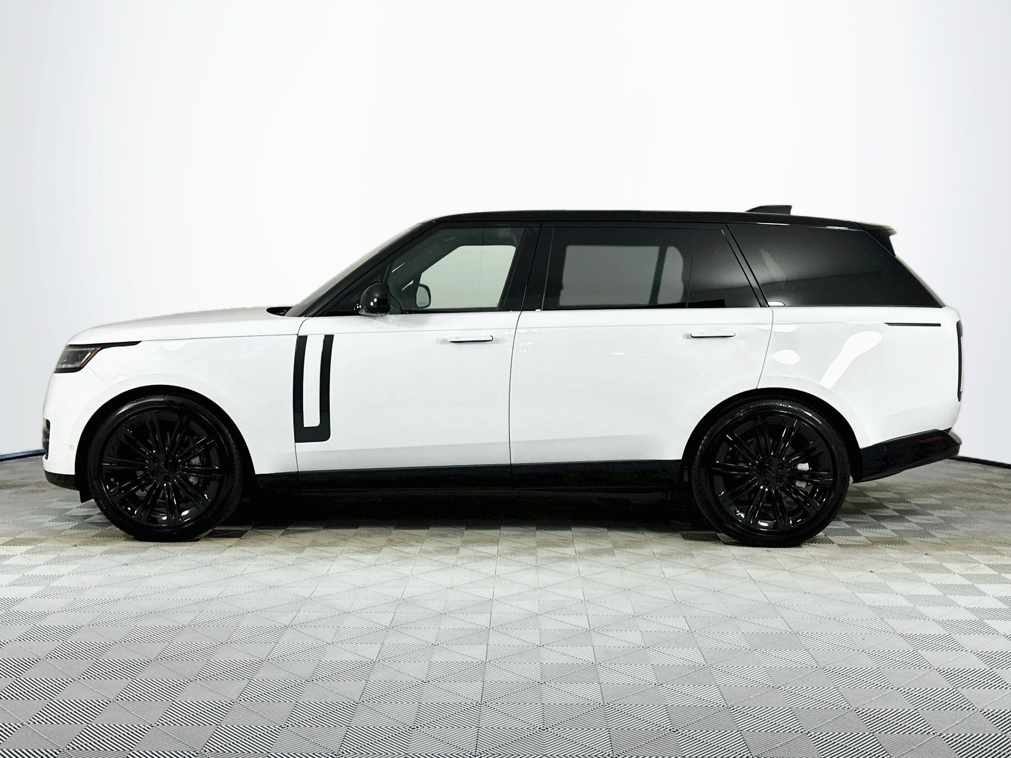 2026 Land Rover Range Rover SE LWB