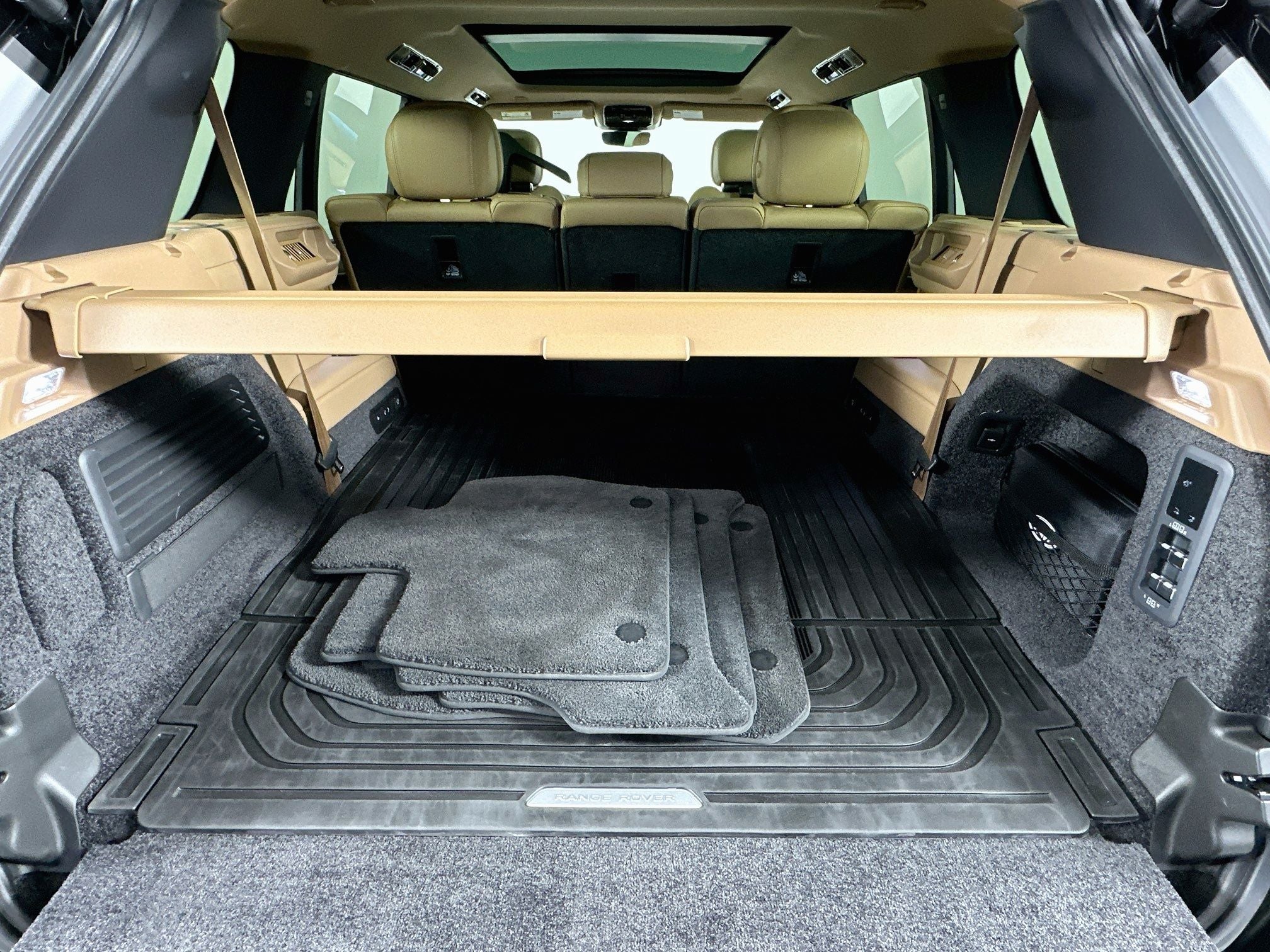 2025 Land Rover Range Rover SE LWB