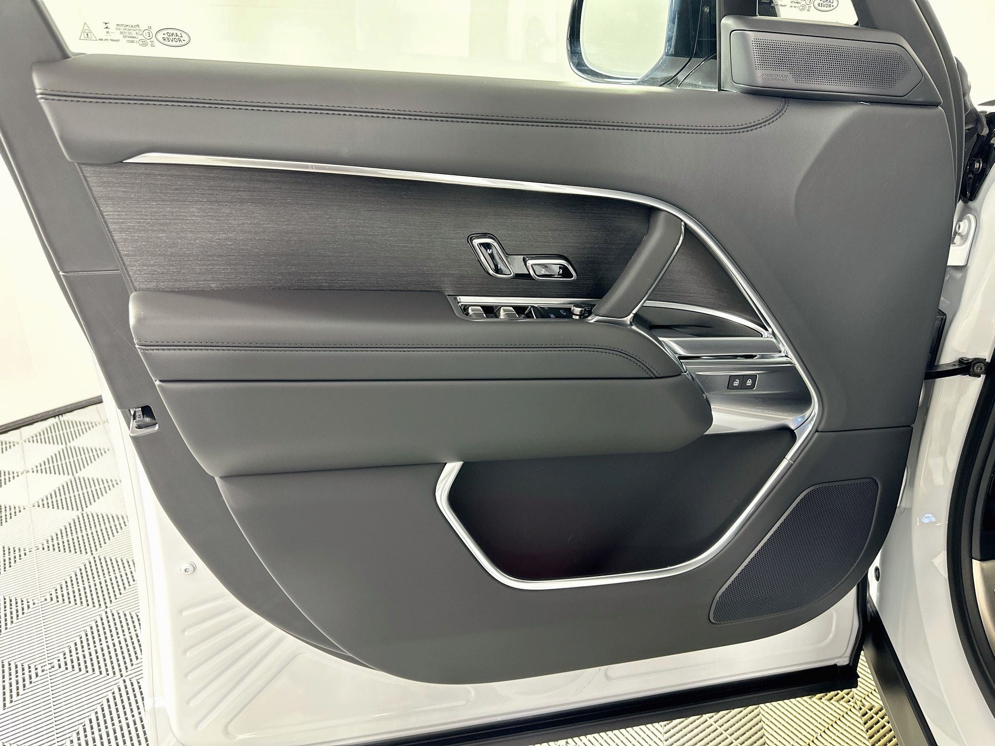 2026 Land Rover Range Rover SE LWB