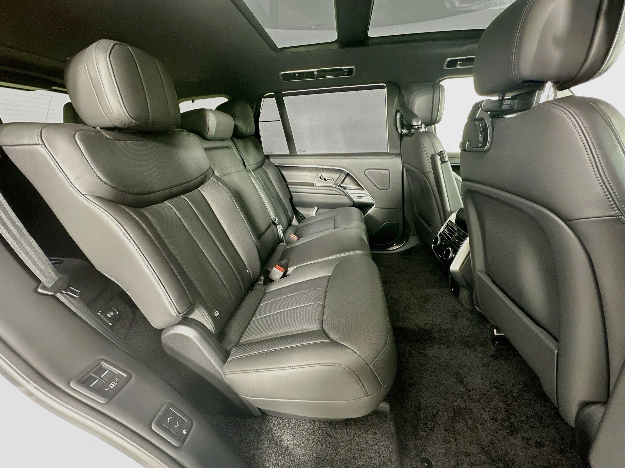 2026 Land Rover Range Rover SE LWB