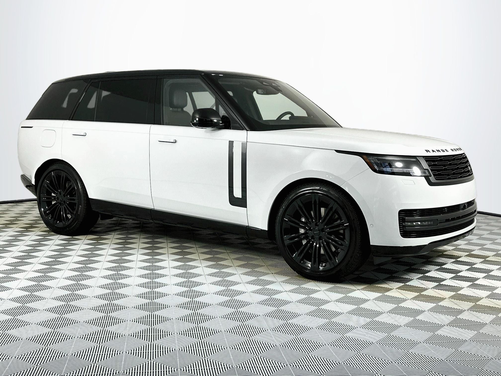 2026 Land Rover Range Rover SE LWB