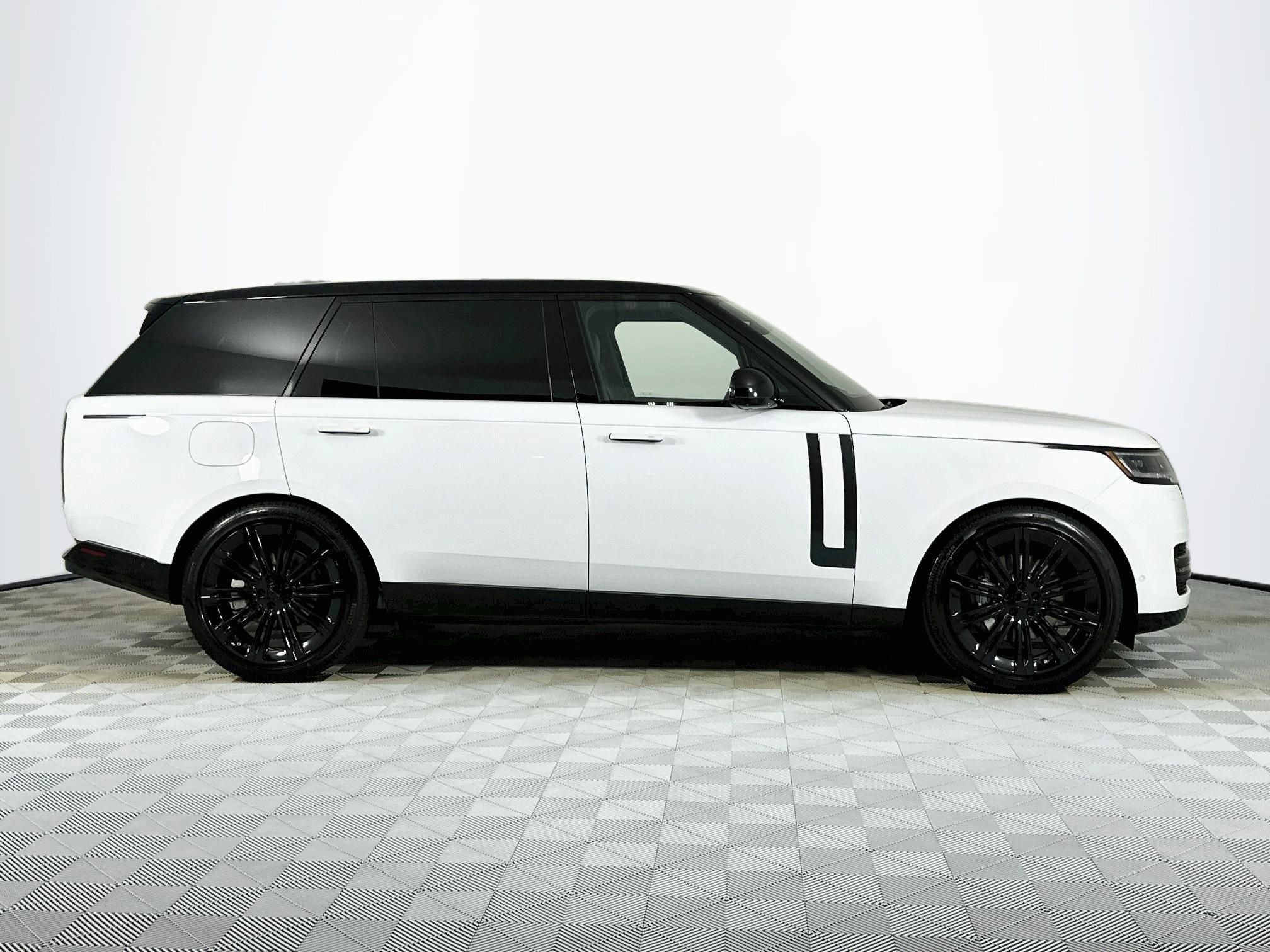 2026 Land Rover Range Rover SE LWB
