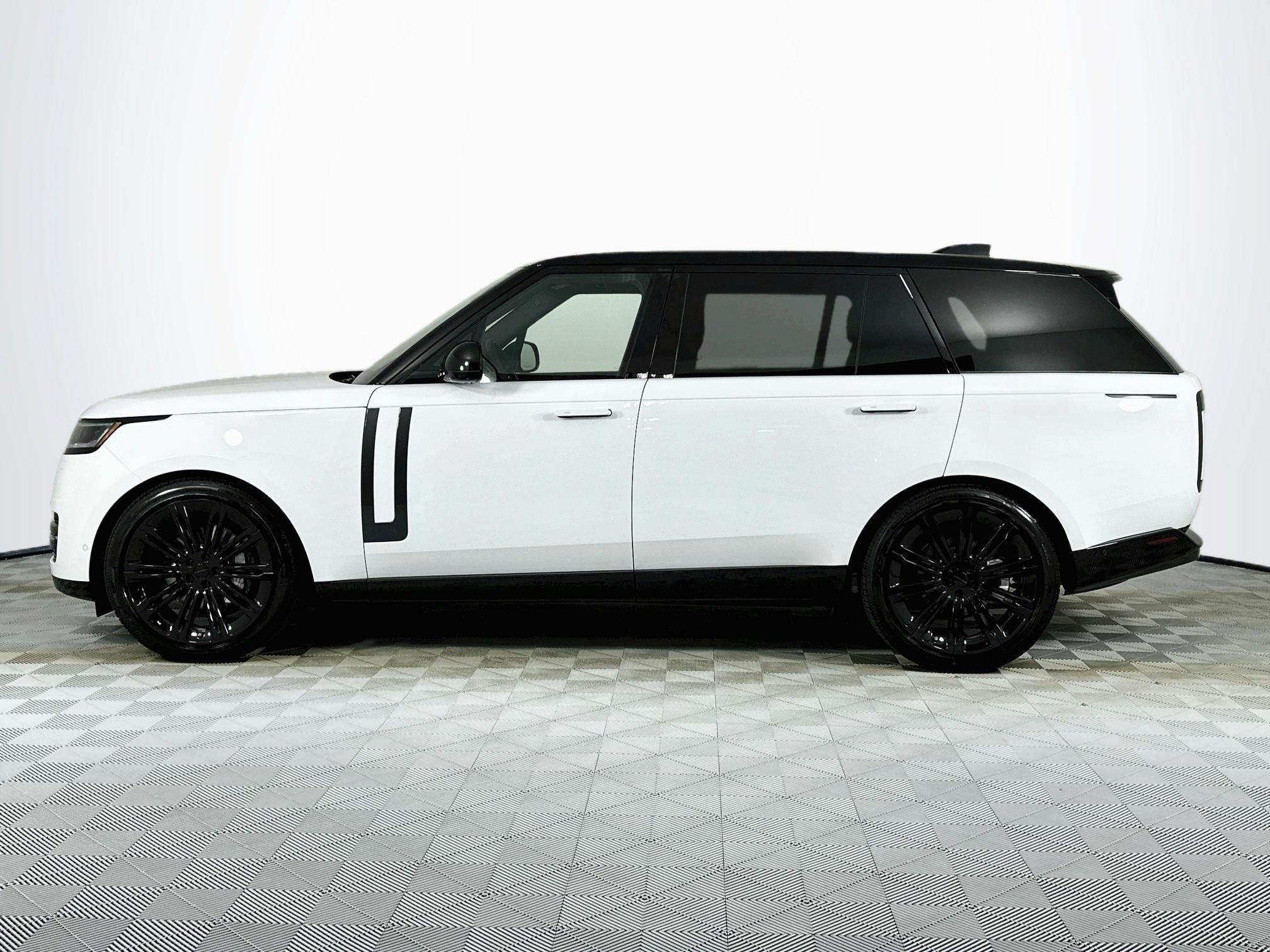 2026 Land Rover Range Rover SE LWB
