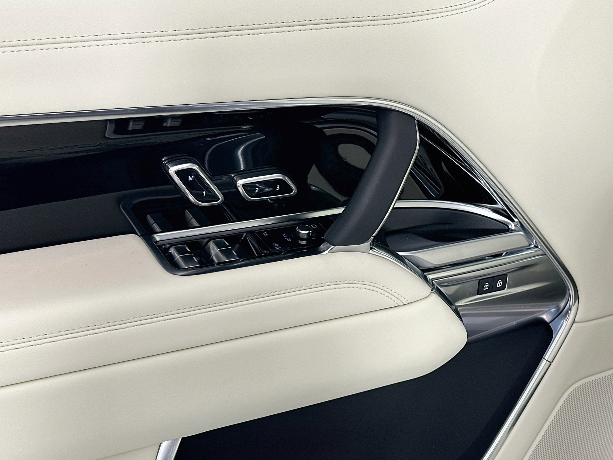 2027 Land Rover Range Rover SE LWB