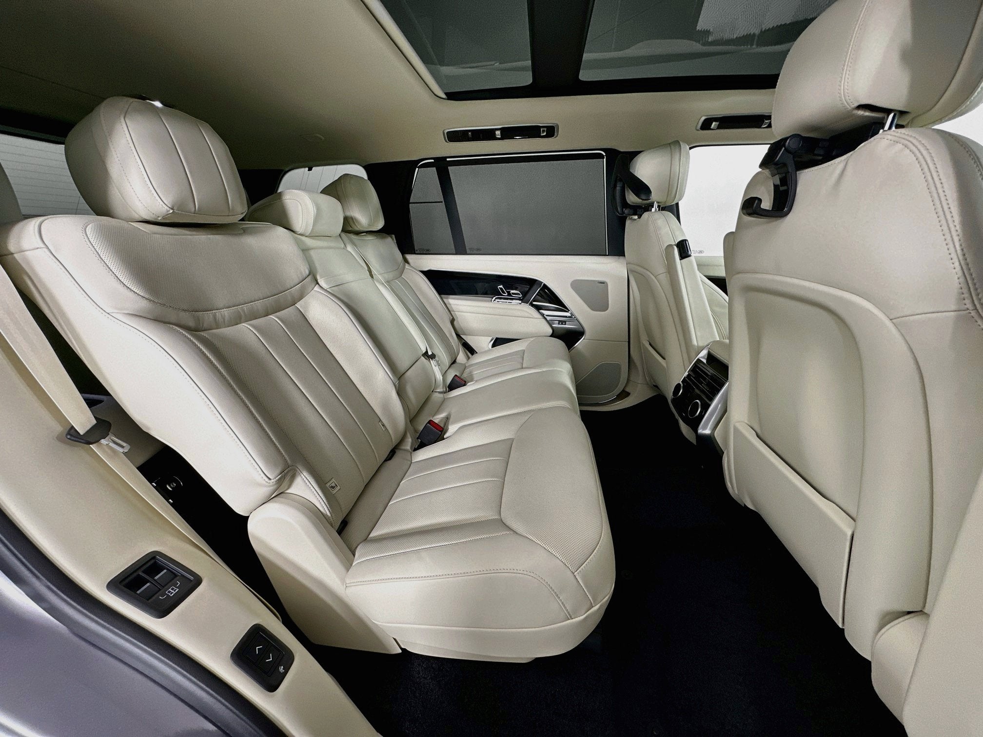 2027 Land Rover Range Rover SE LWB
