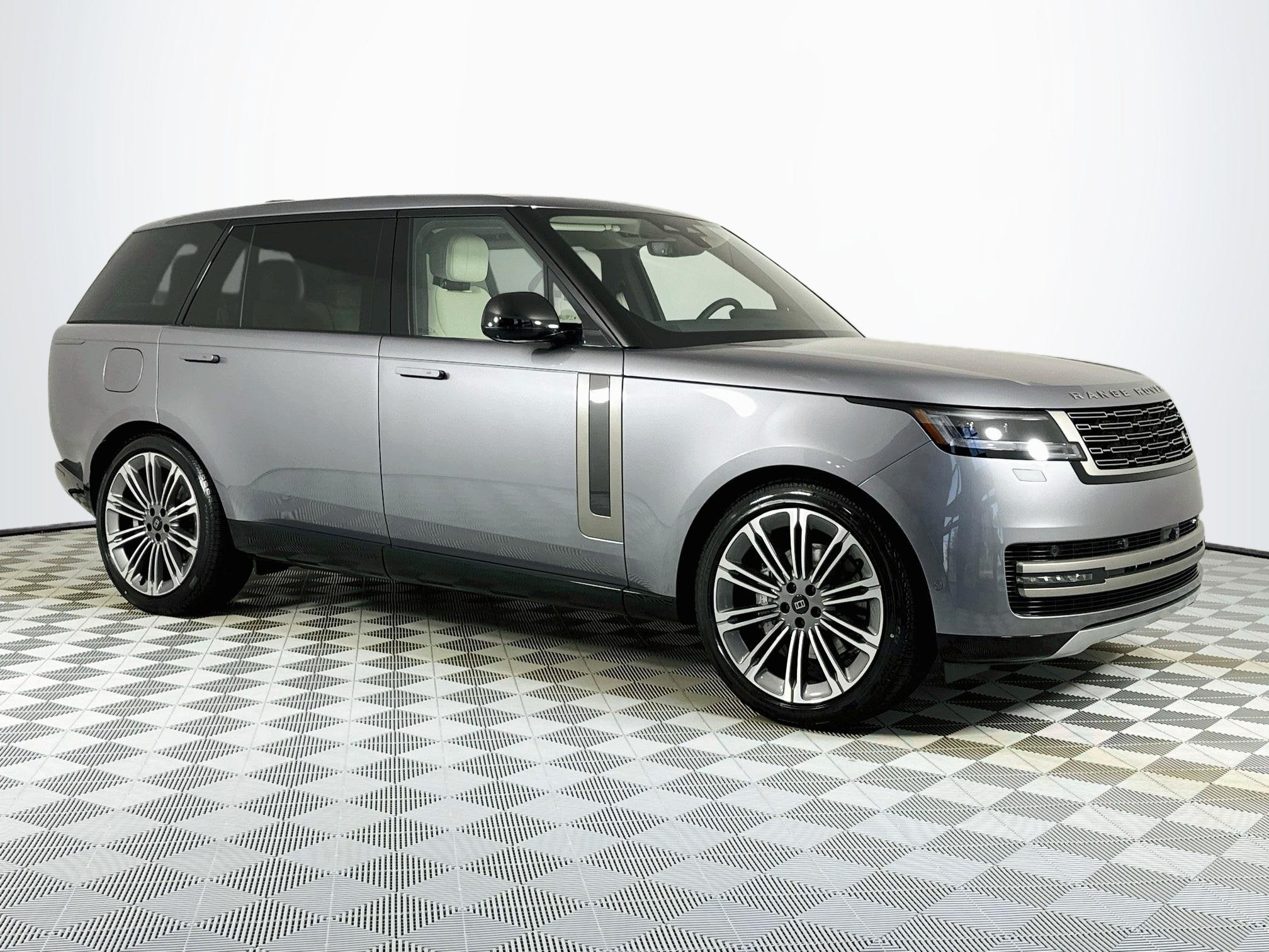 2027 Land Rover Range Rover SE LWB