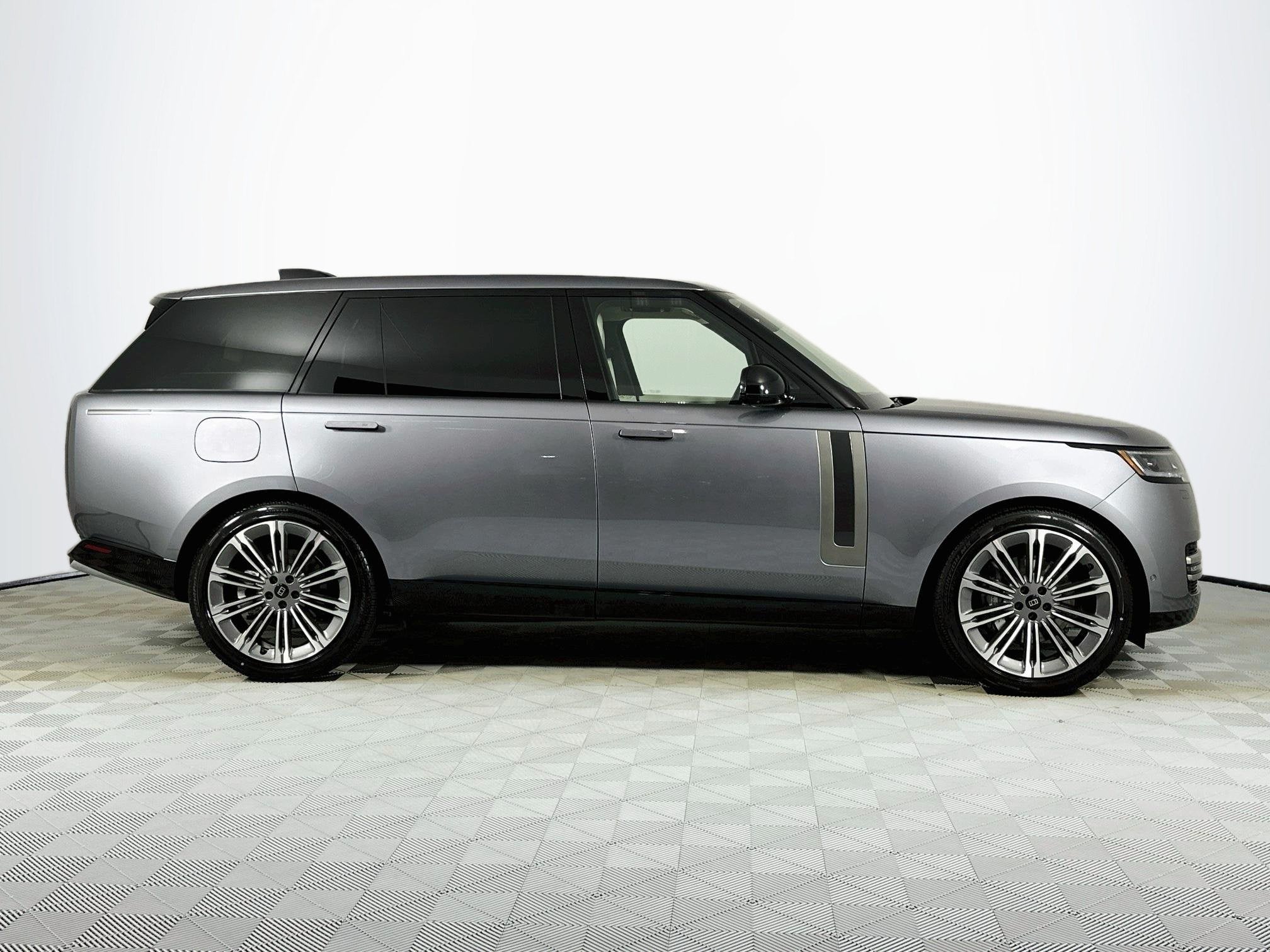 2027 Land Rover Range Rover SE LWB