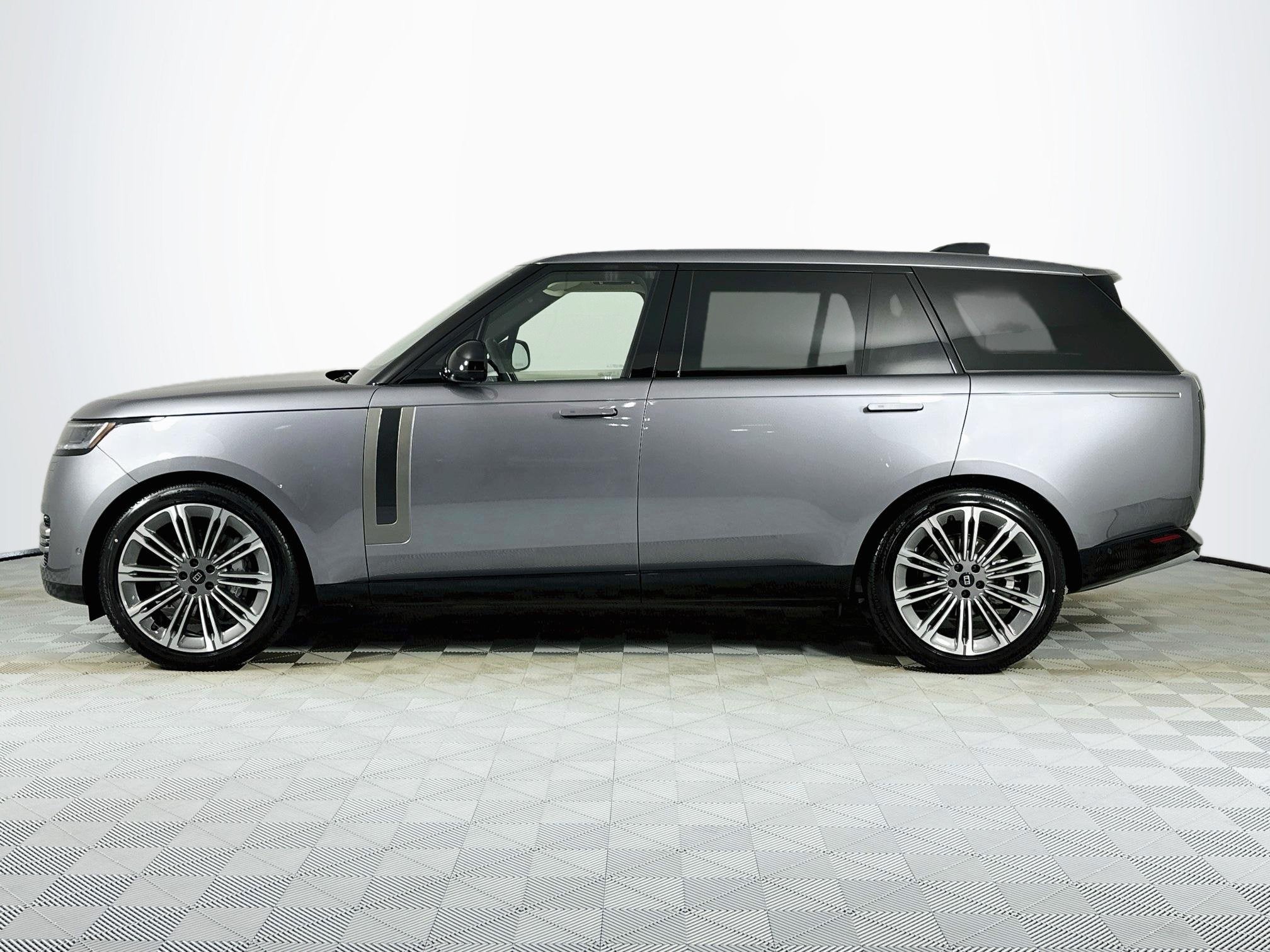 2027 Land Rover Range Rover SE LWB