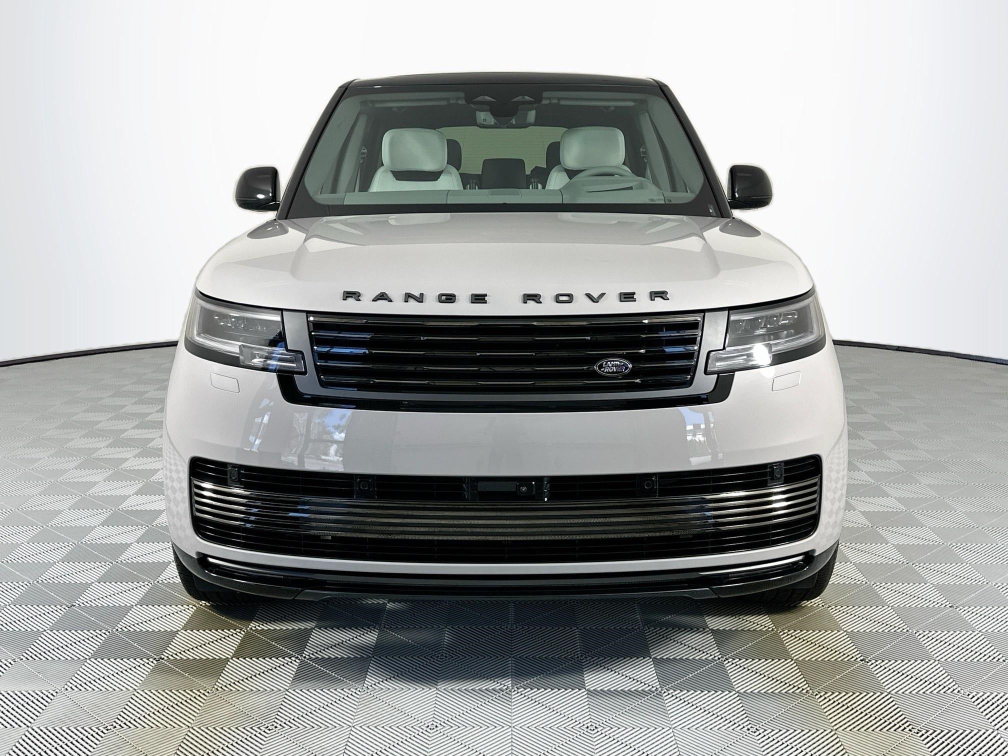 2026 Land Rover Range Rover SV
