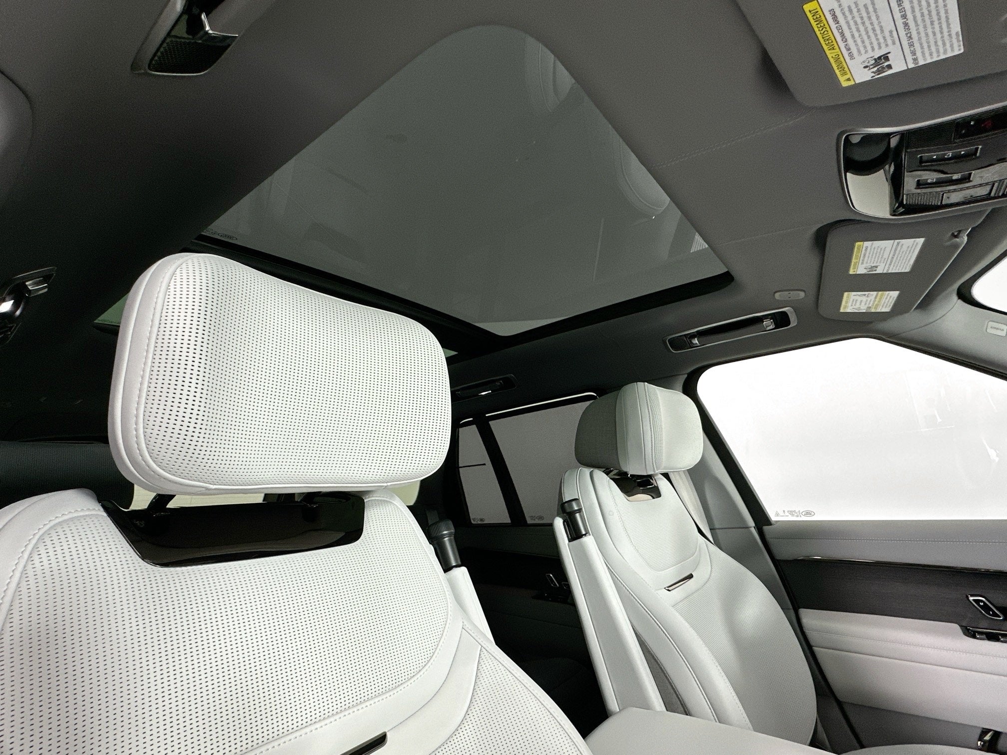 2026 Land Rover Range Rover SV