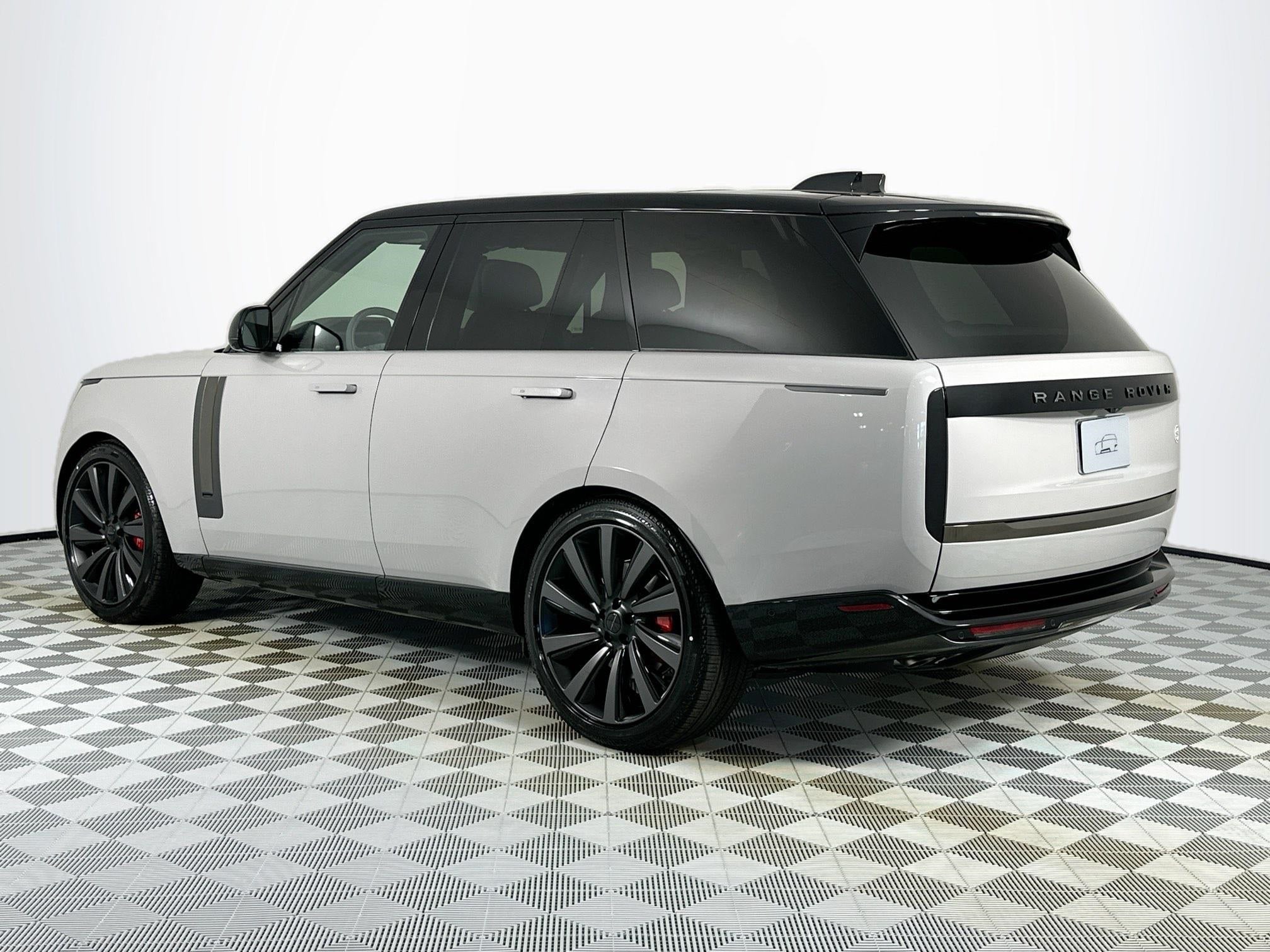 2026 Land Rover Range Rover SV