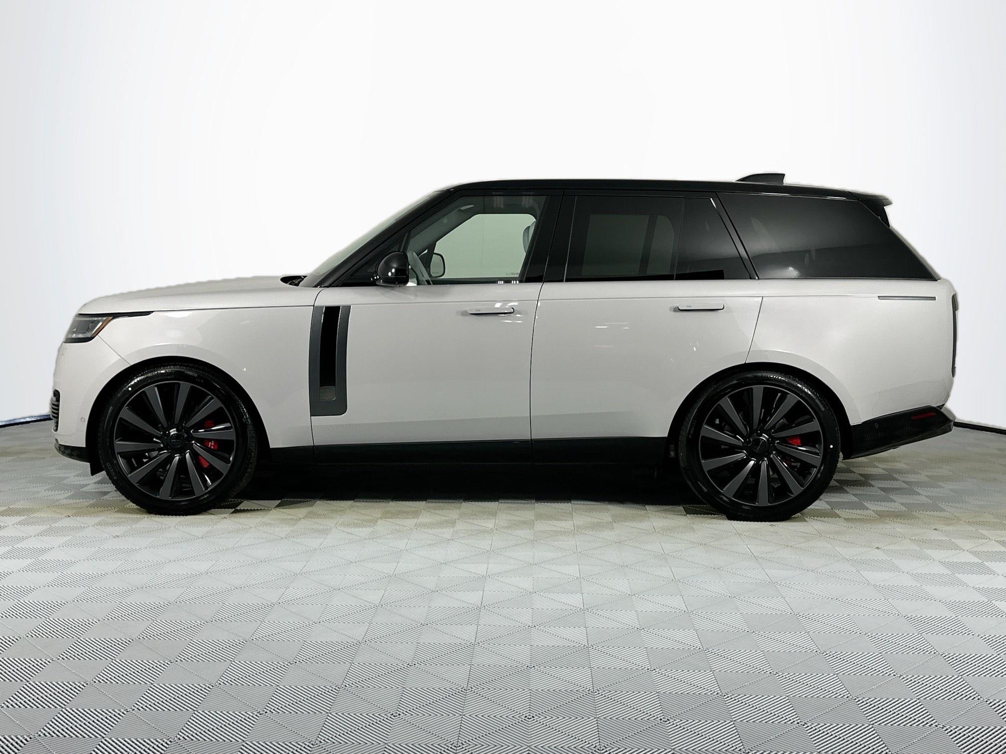 2026 Land Rover Range Rover SV