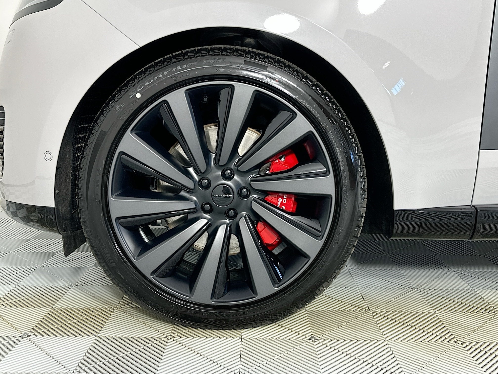 2026 Land Rover Range Rover SV