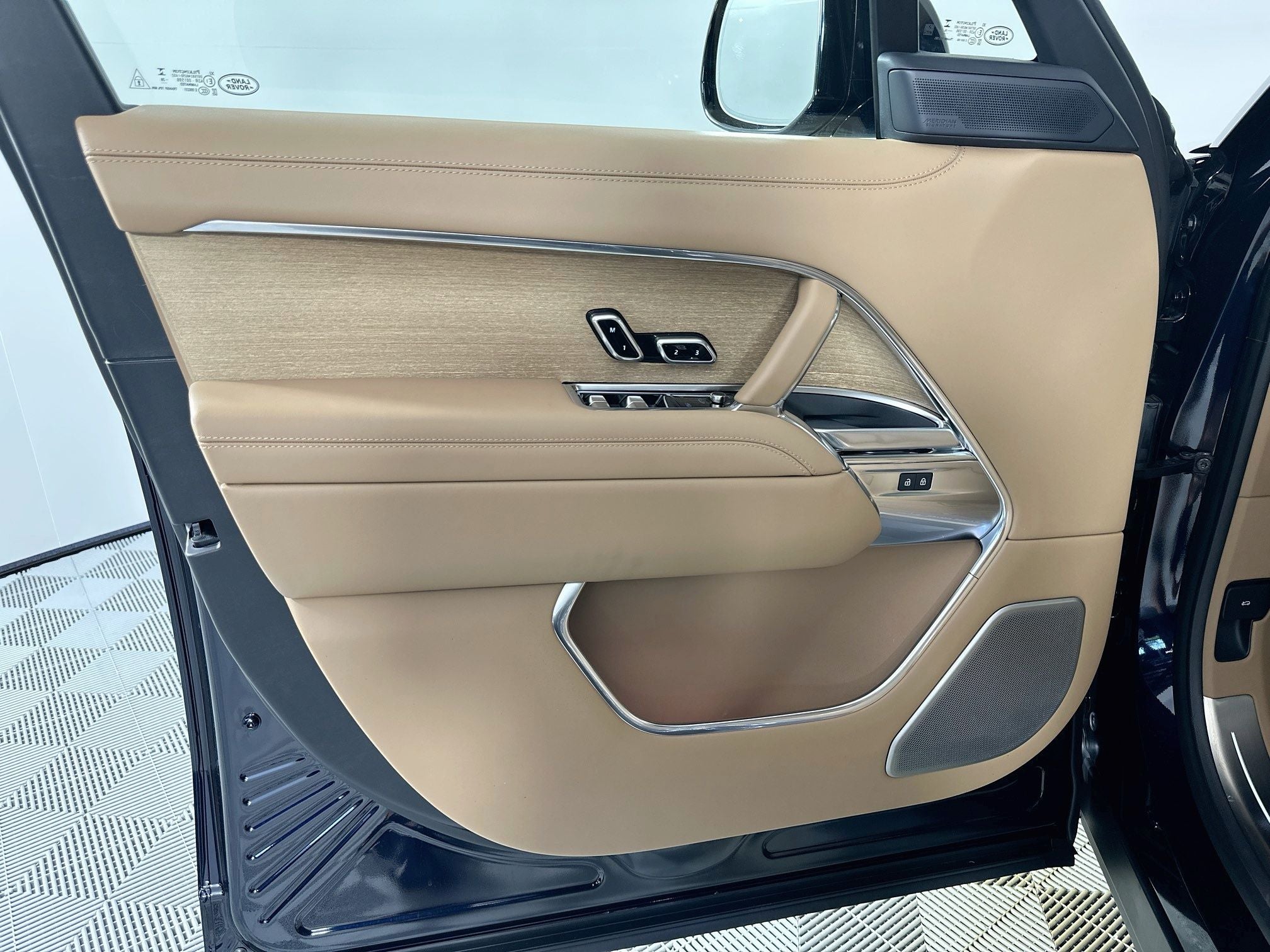 2027 Land Rover Range Rover SV