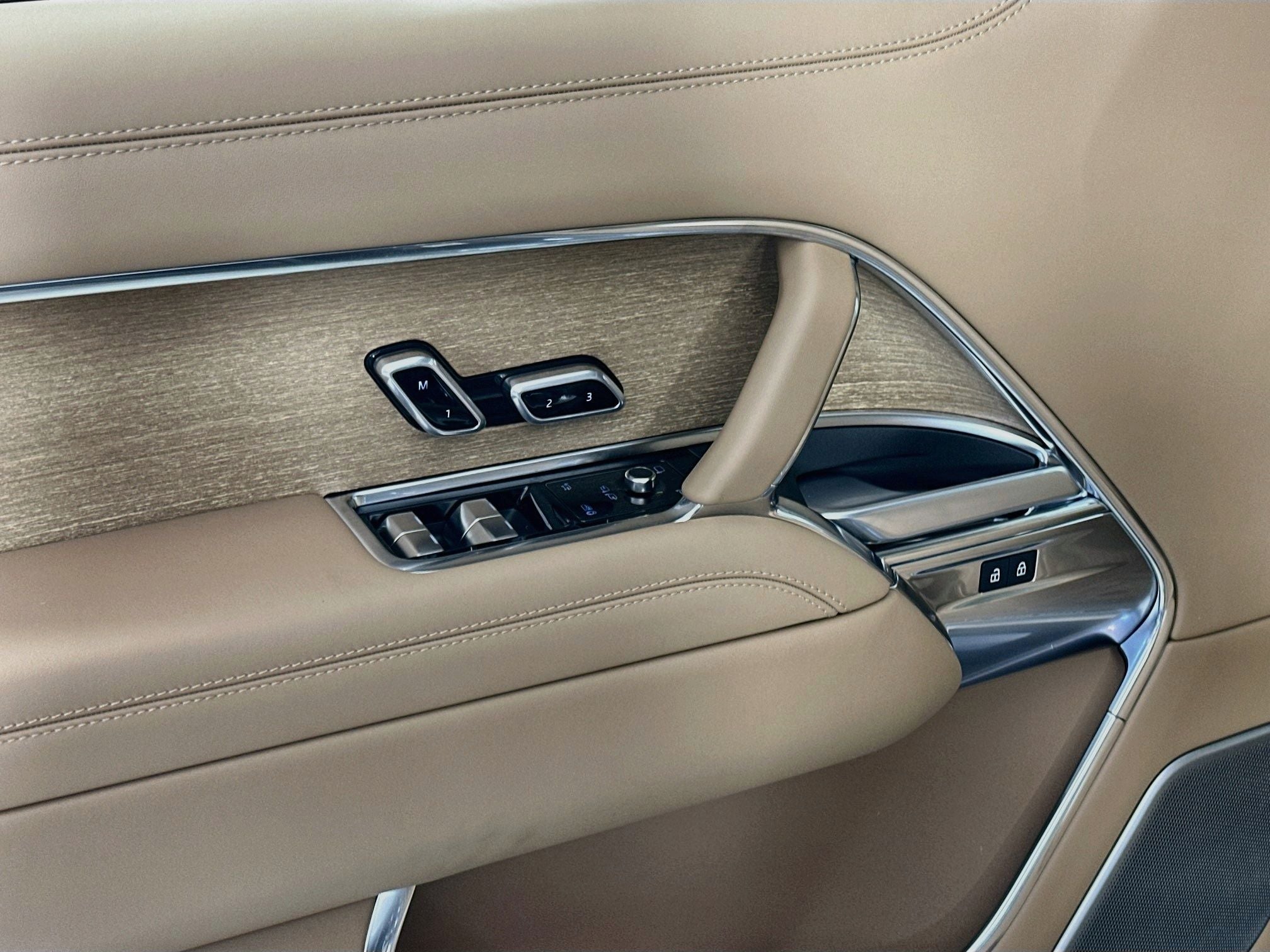 2027 Land Rover Range Rover SV
