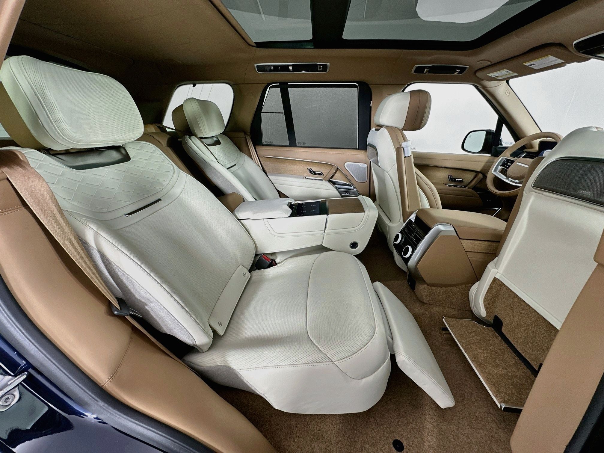 2027 Land Rover Range Rover SV