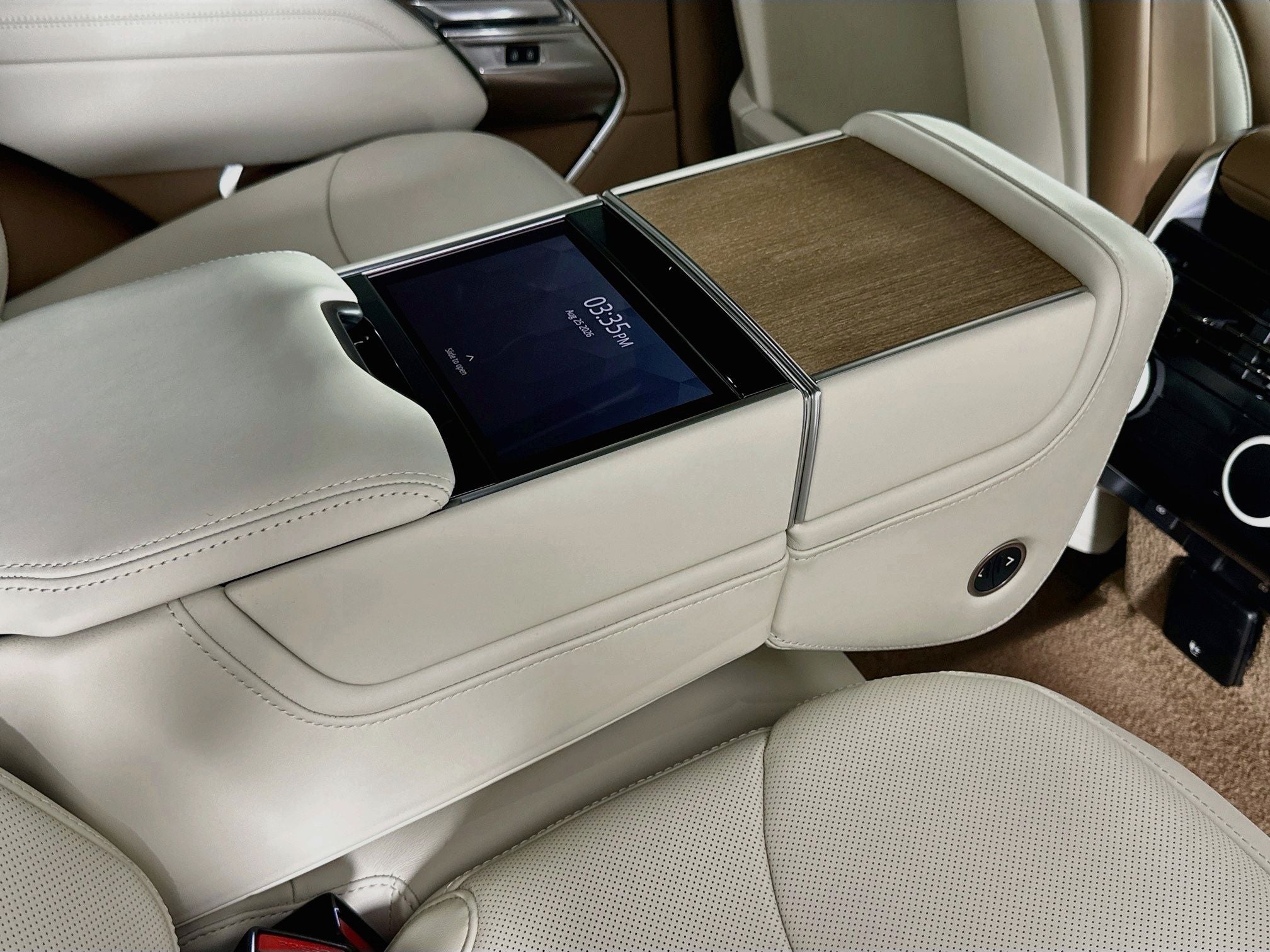 2027 Land Rover Range Rover SV
