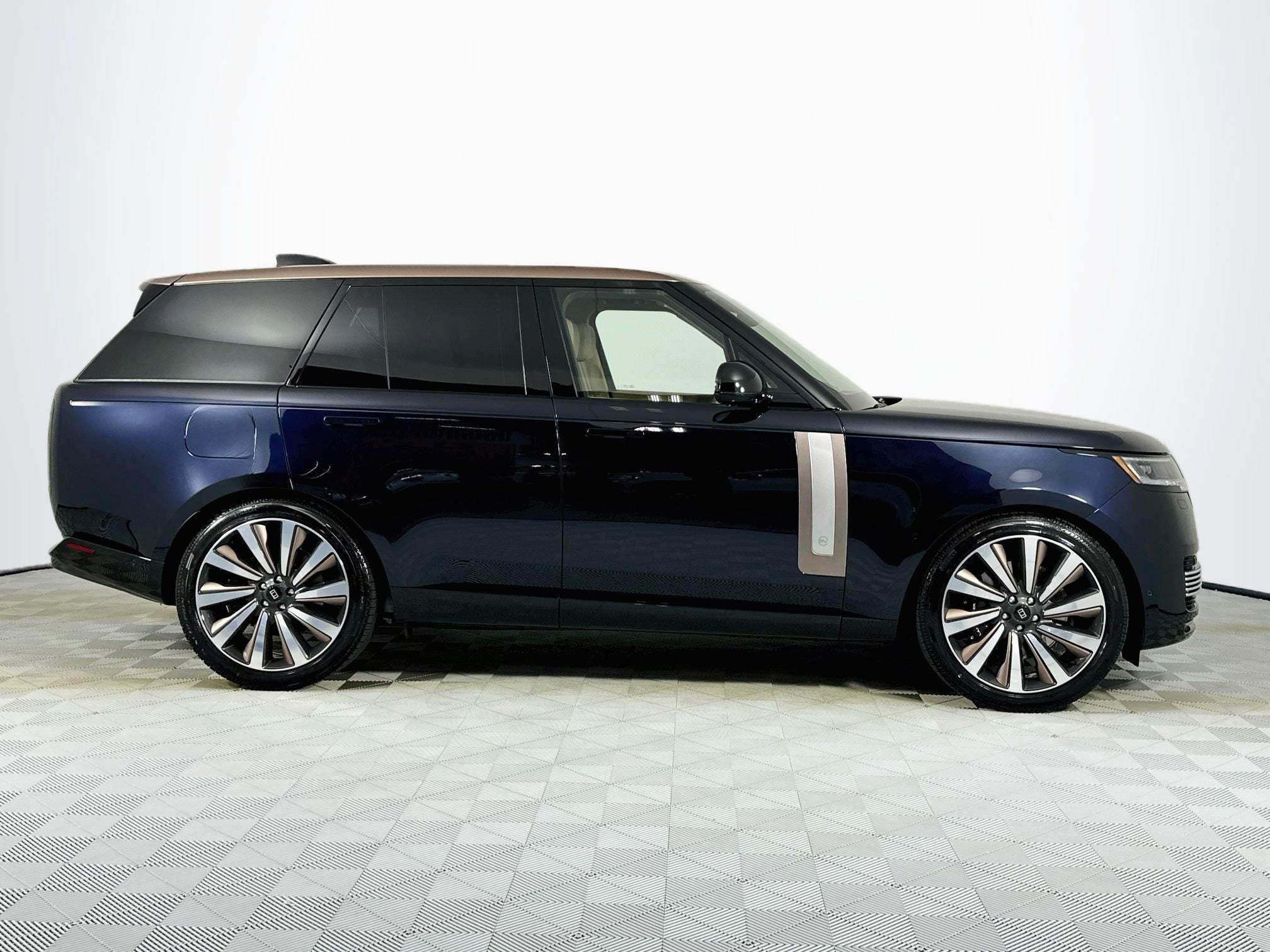 2027 Land Rover Range Rover SV