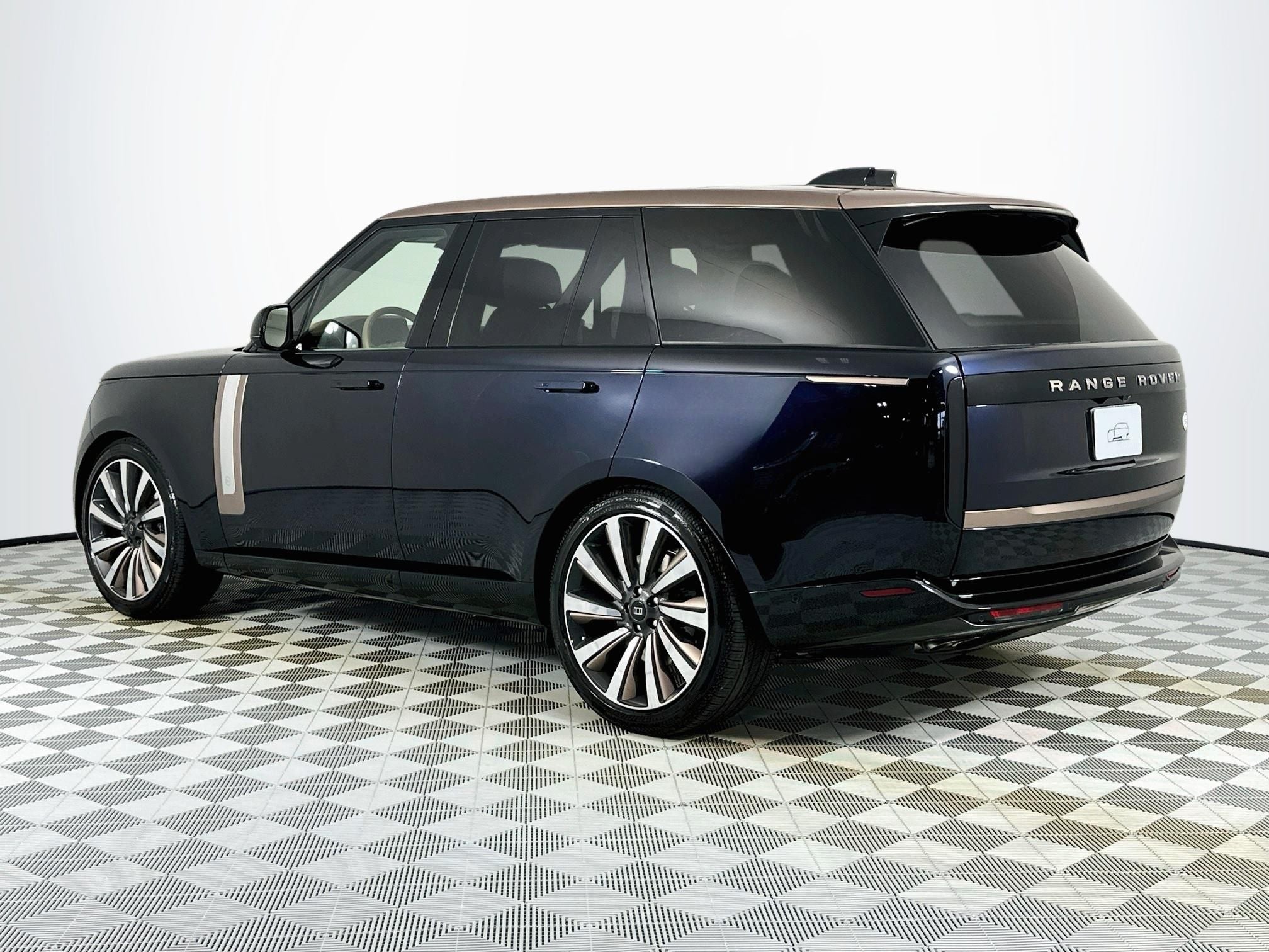 2027 Land Rover Range Rover SV