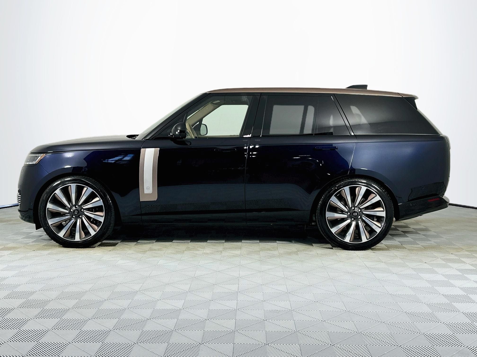 2027 Land Rover Range Rover SV