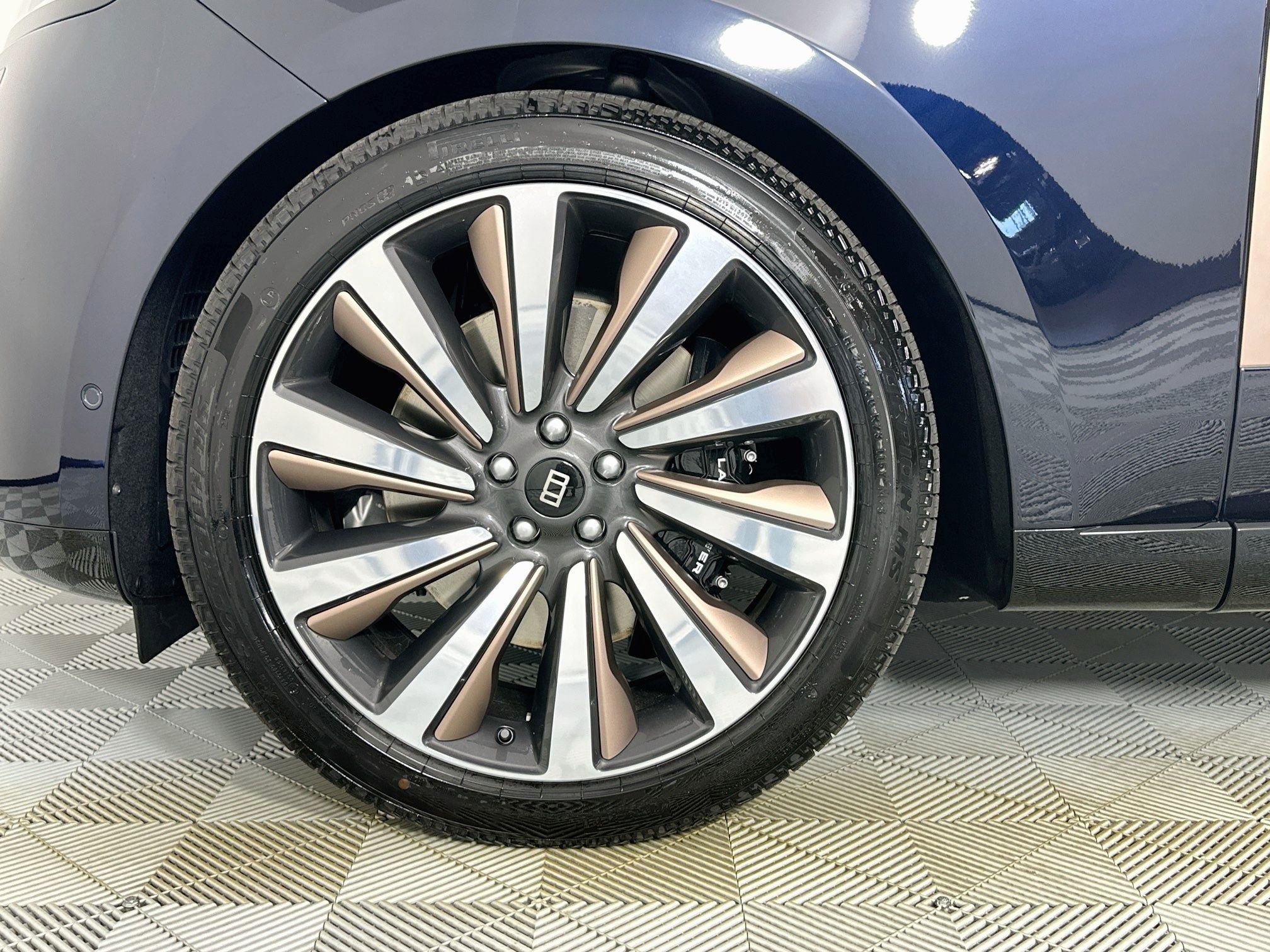 2027 Land Rover Range Rover SV