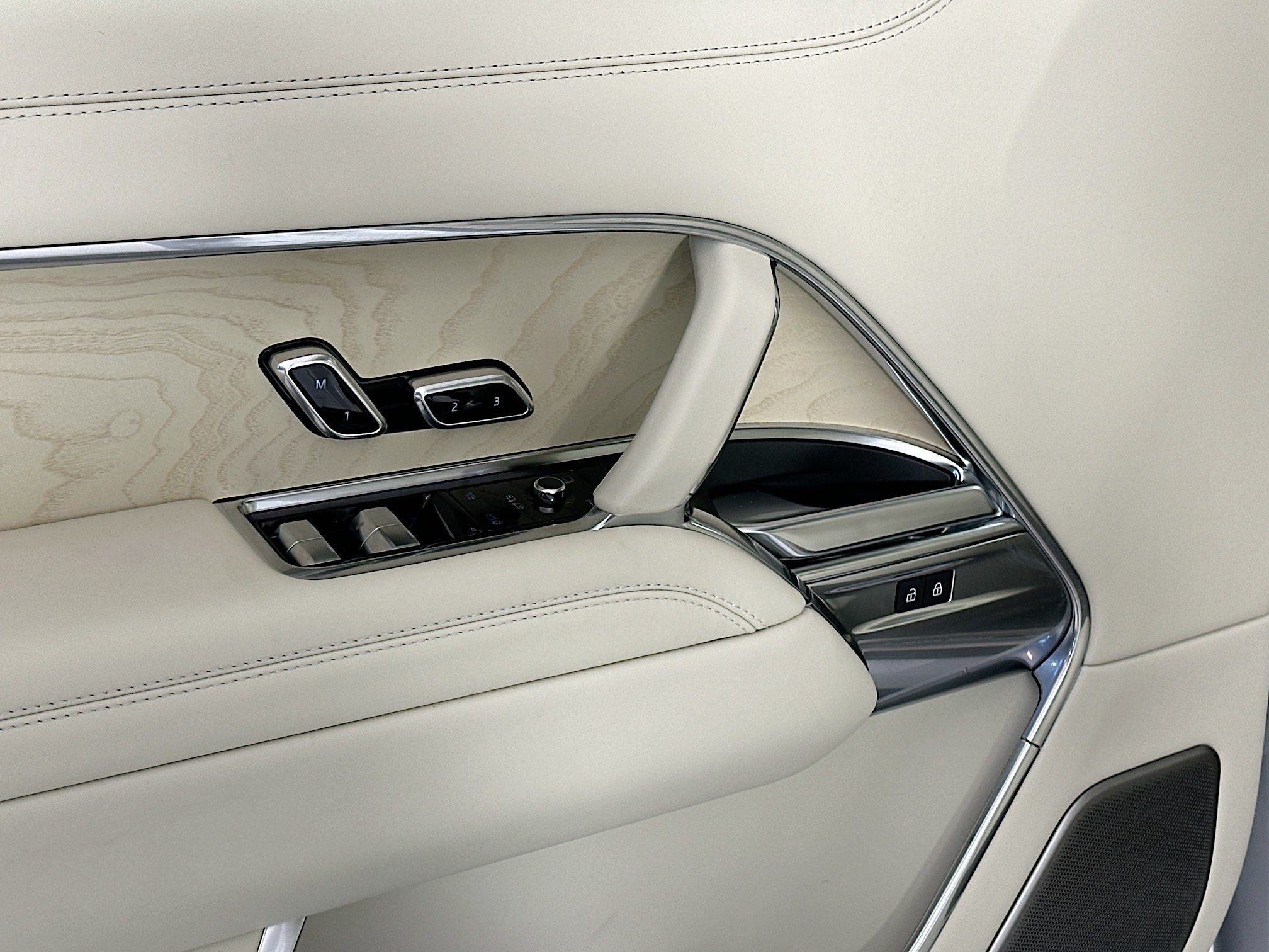 2026 Land Rover Range Rover SV LWB