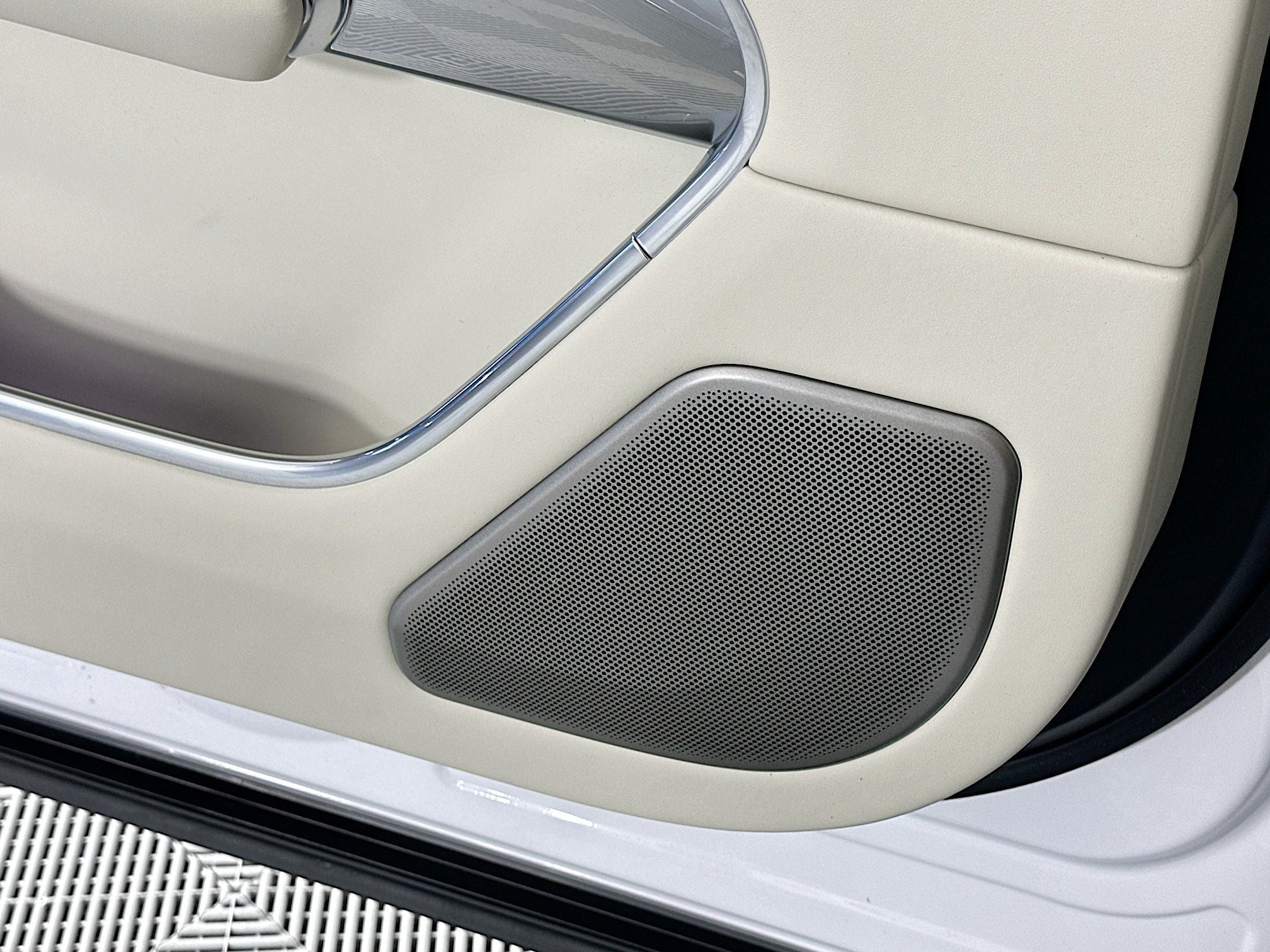 2026 Land Rover Range Rover SV LWB