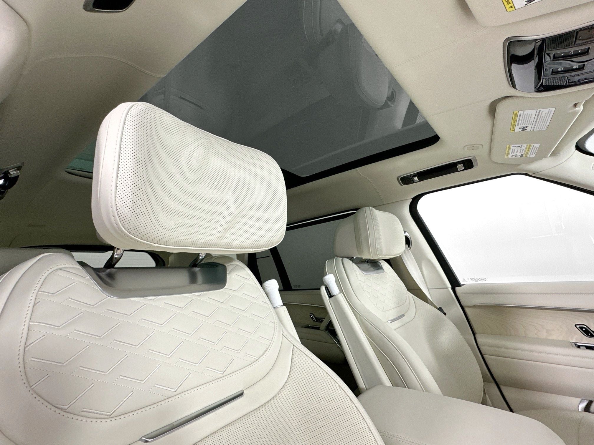 2026 Land Rover Range Rover SV LWB