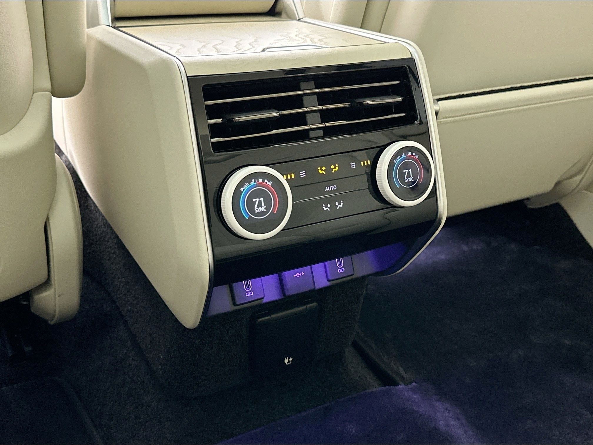 2026 Land Rover Range Rover SV LWB