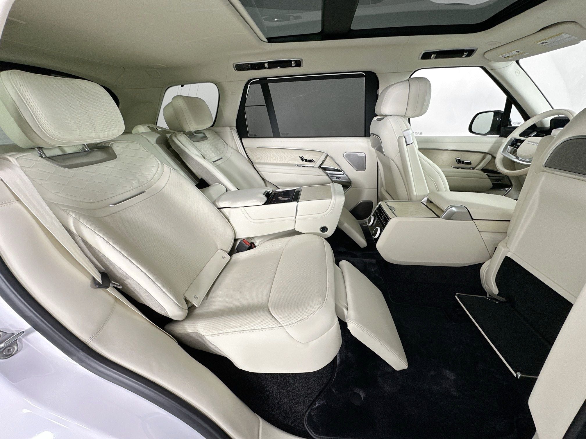 2026 Land Rover Range Rover SV LWB