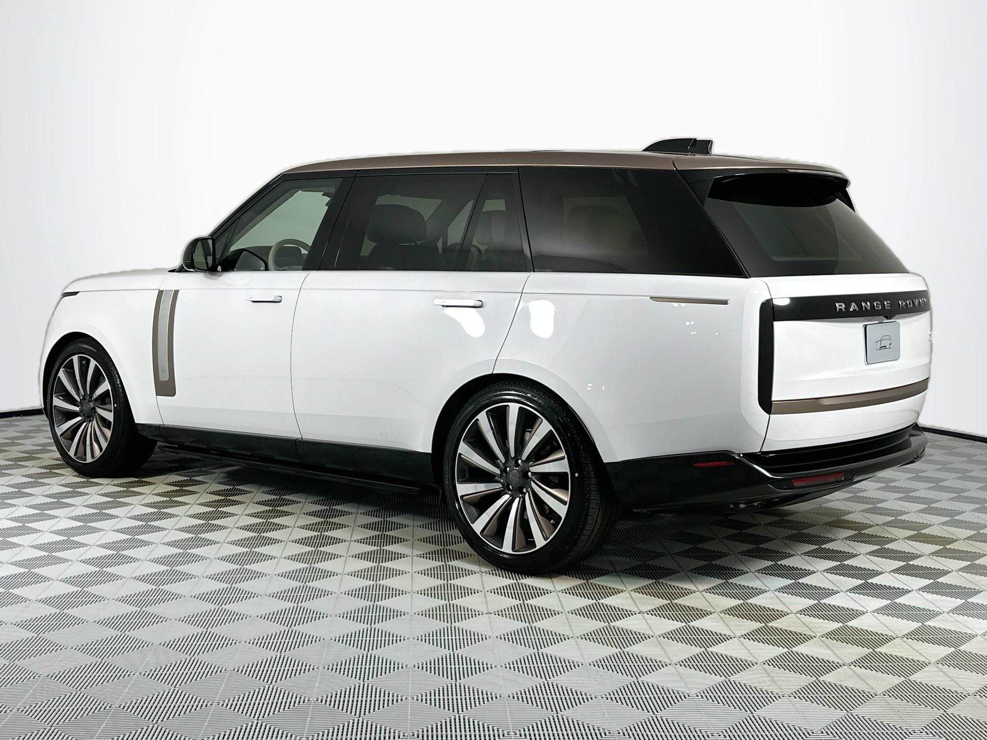 2026 Land Rover Range Rover SV LWB