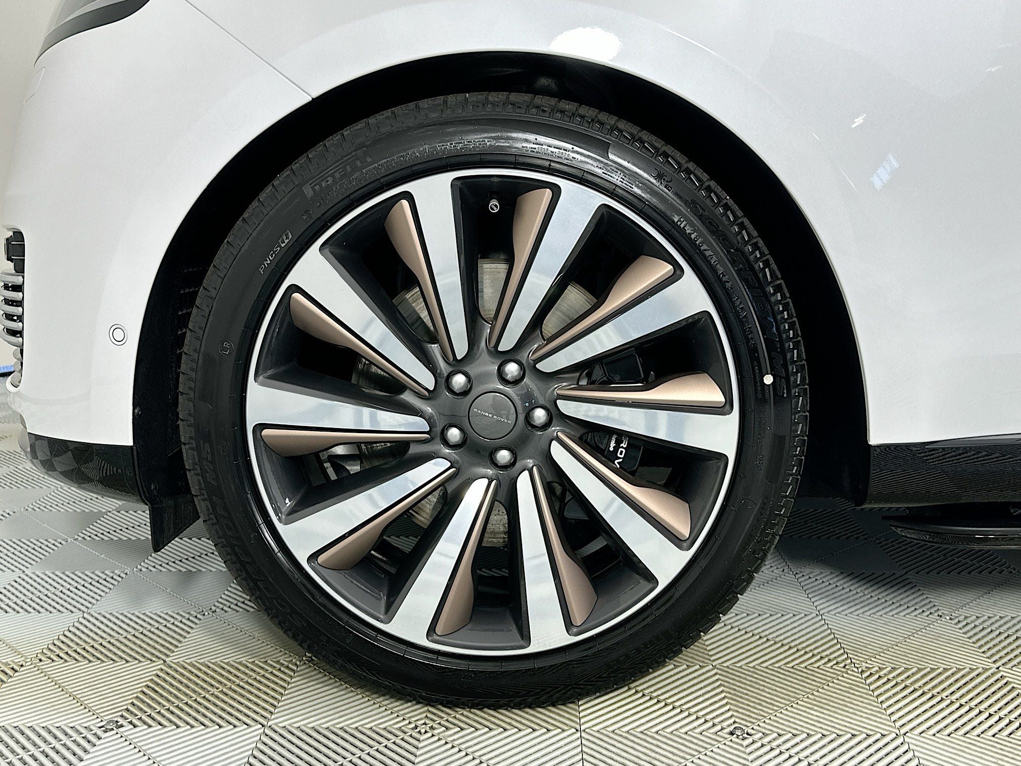 2026 Land Rover Range Rover SV LWB