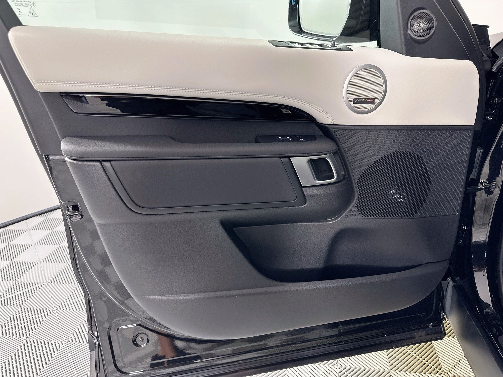 2026 Land Rover Discovery S