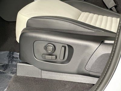 2025 Land Rover Discovery S