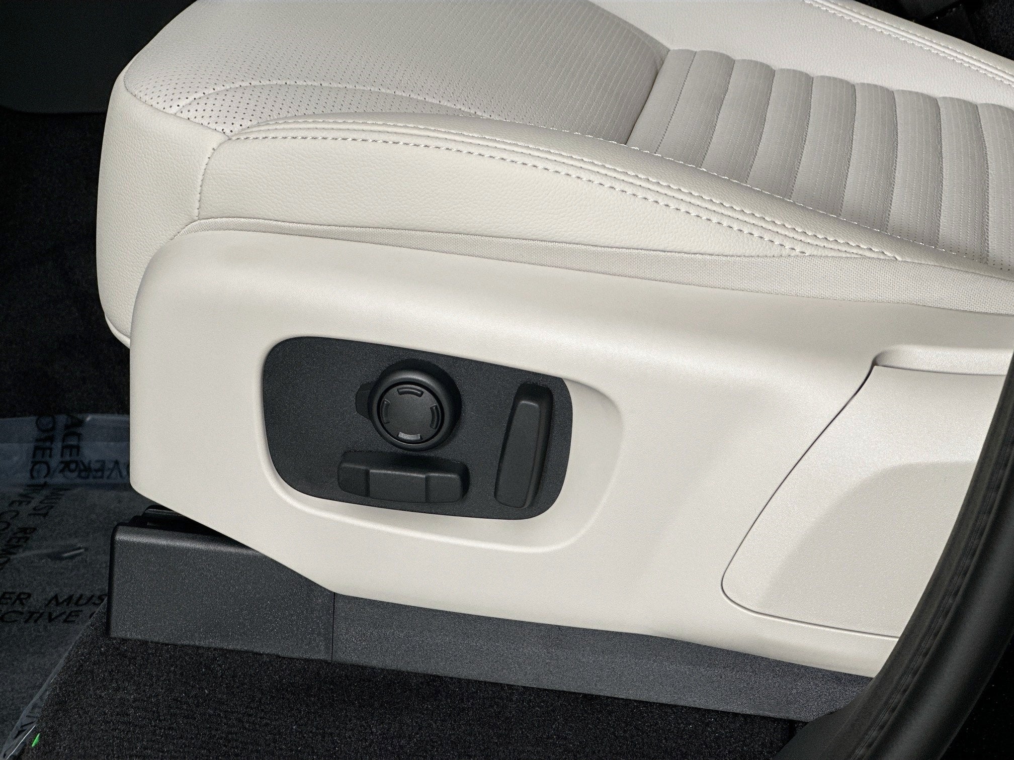 2025 Land Rover Discovery S