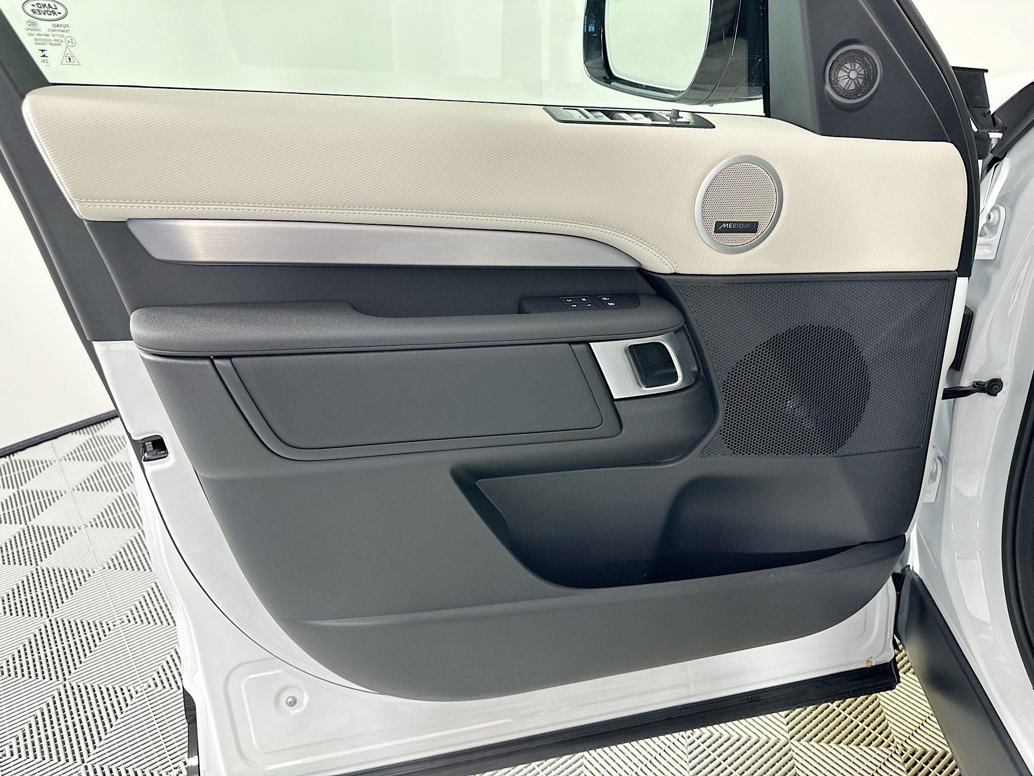 2026 Land Rover Discovery Dynamic SE
