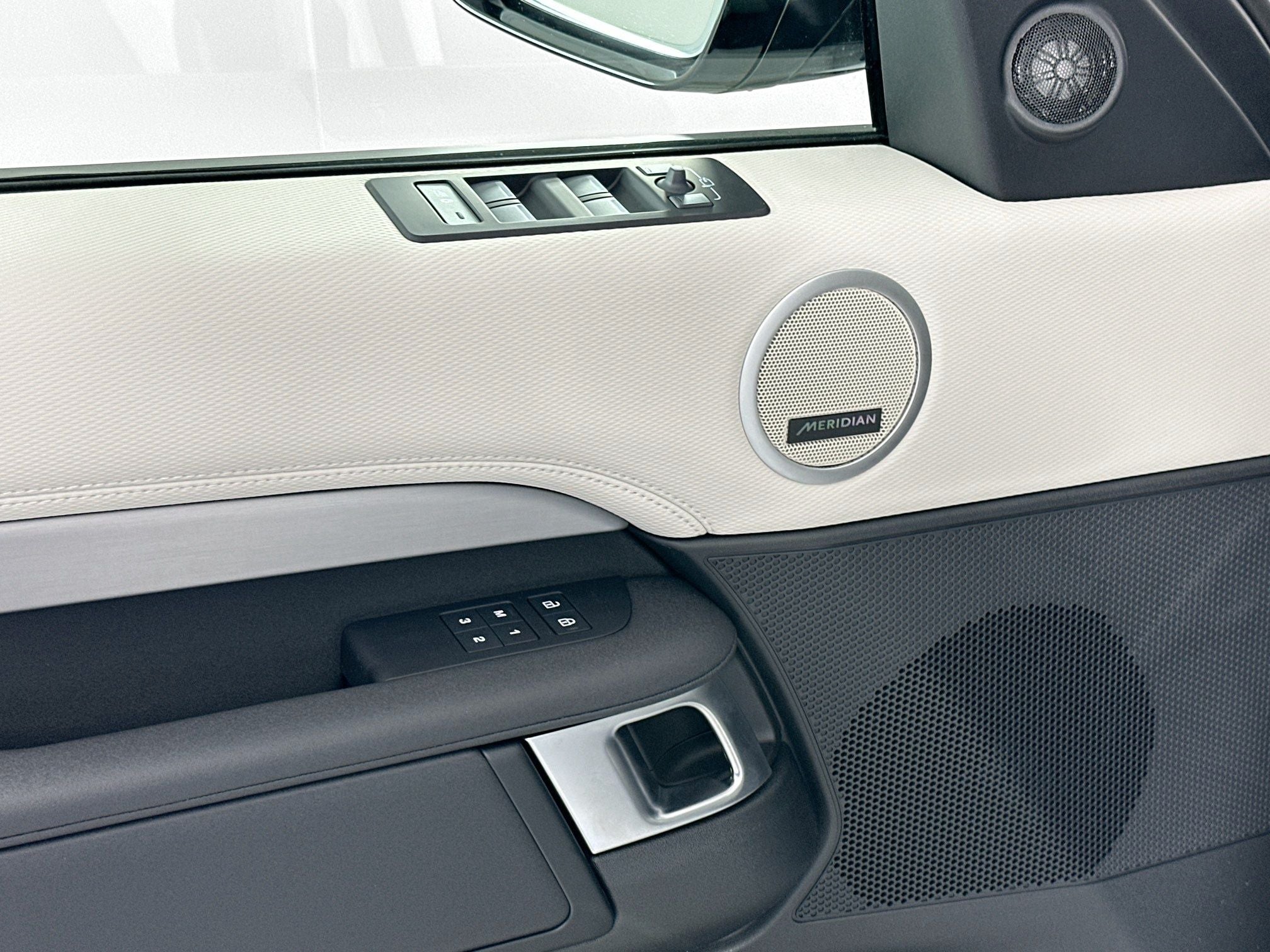 2026 Land Rover Discovery Dynamic SE