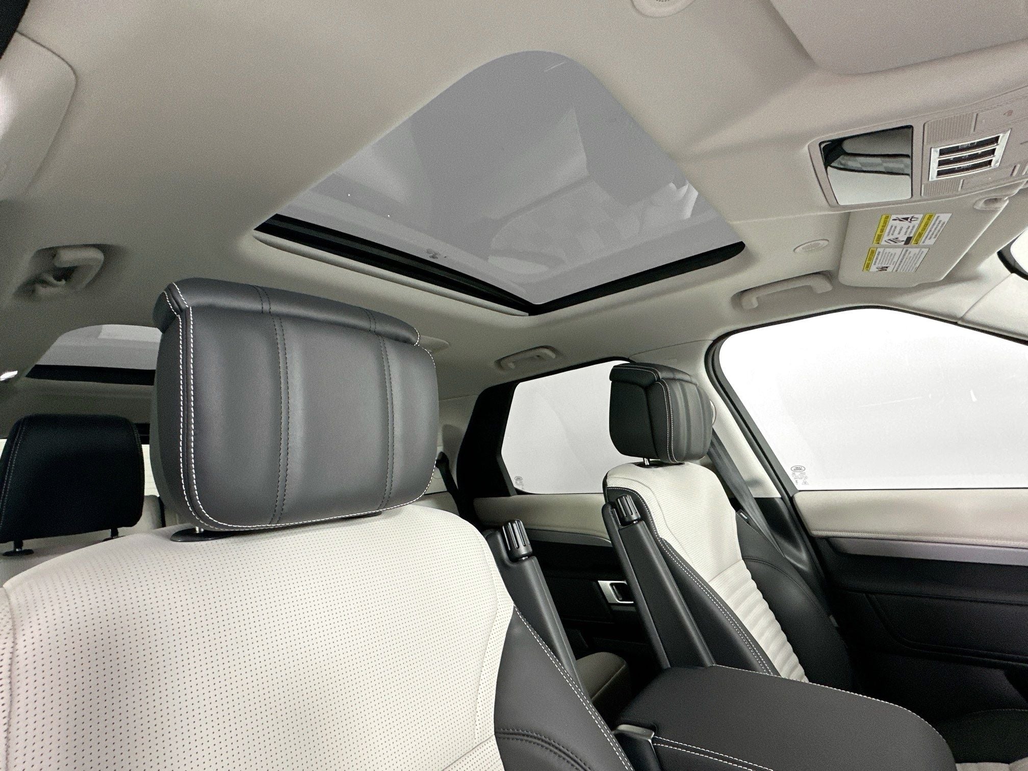 2026 Land Rover Discovery Dynamic SE