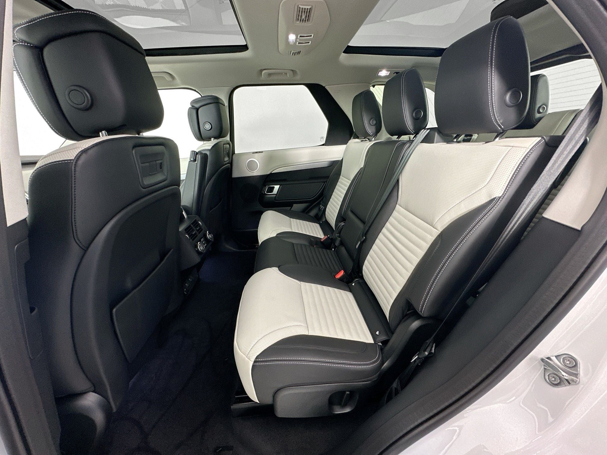 2026 Land Rover Discovery Dynamic SE