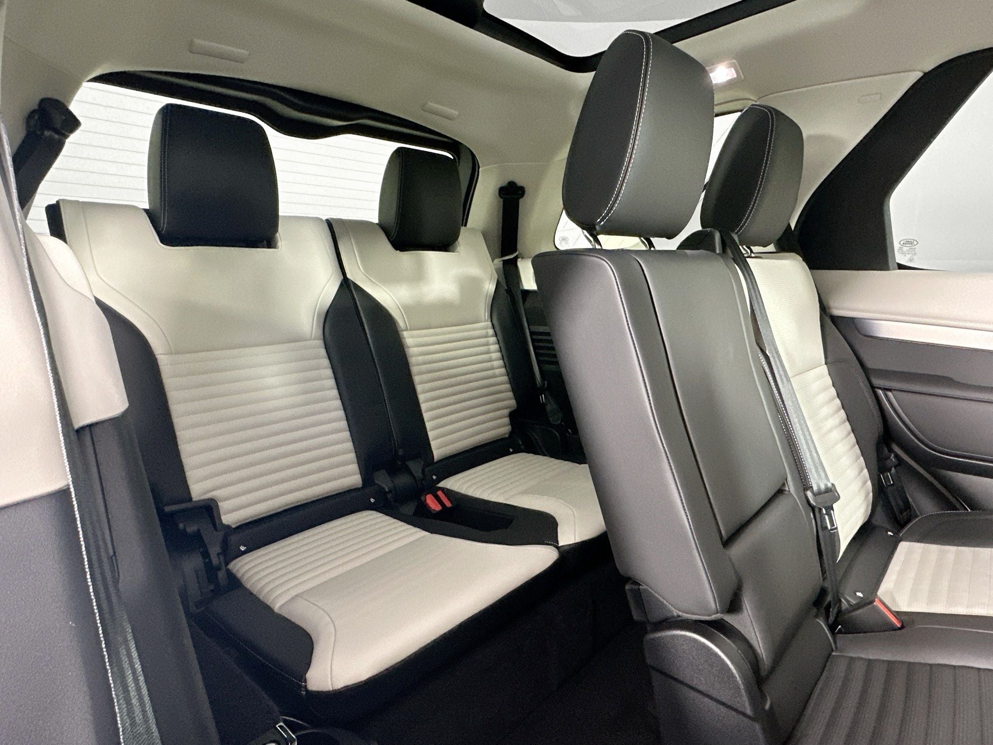2026 Land Rover Discovery Dynamic SE