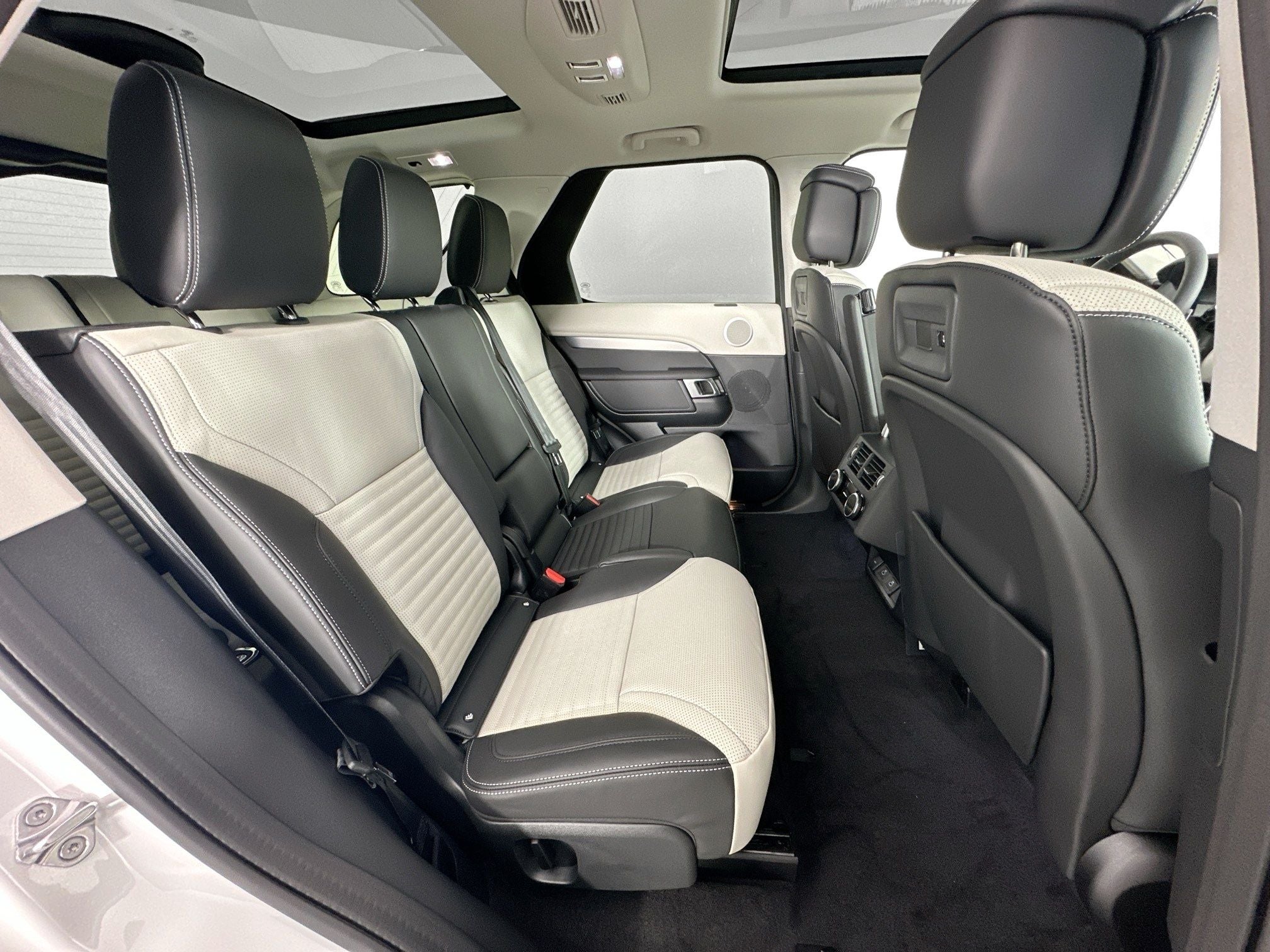 2026 Land Rover Discovery Dynamic SE